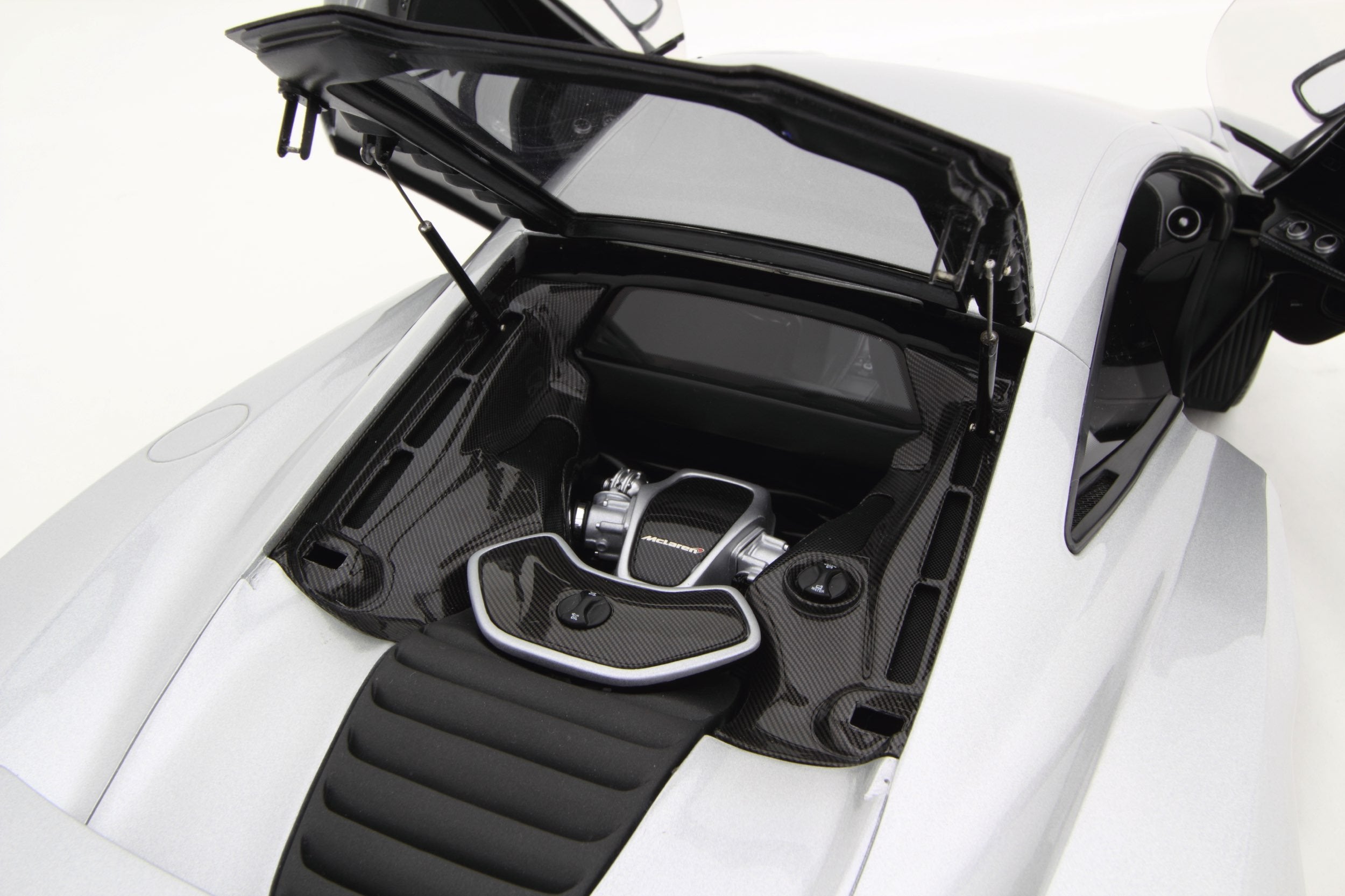 Amalgam McLaren MP4-12C (2011) - Schwarz | 1:8 - Image 8