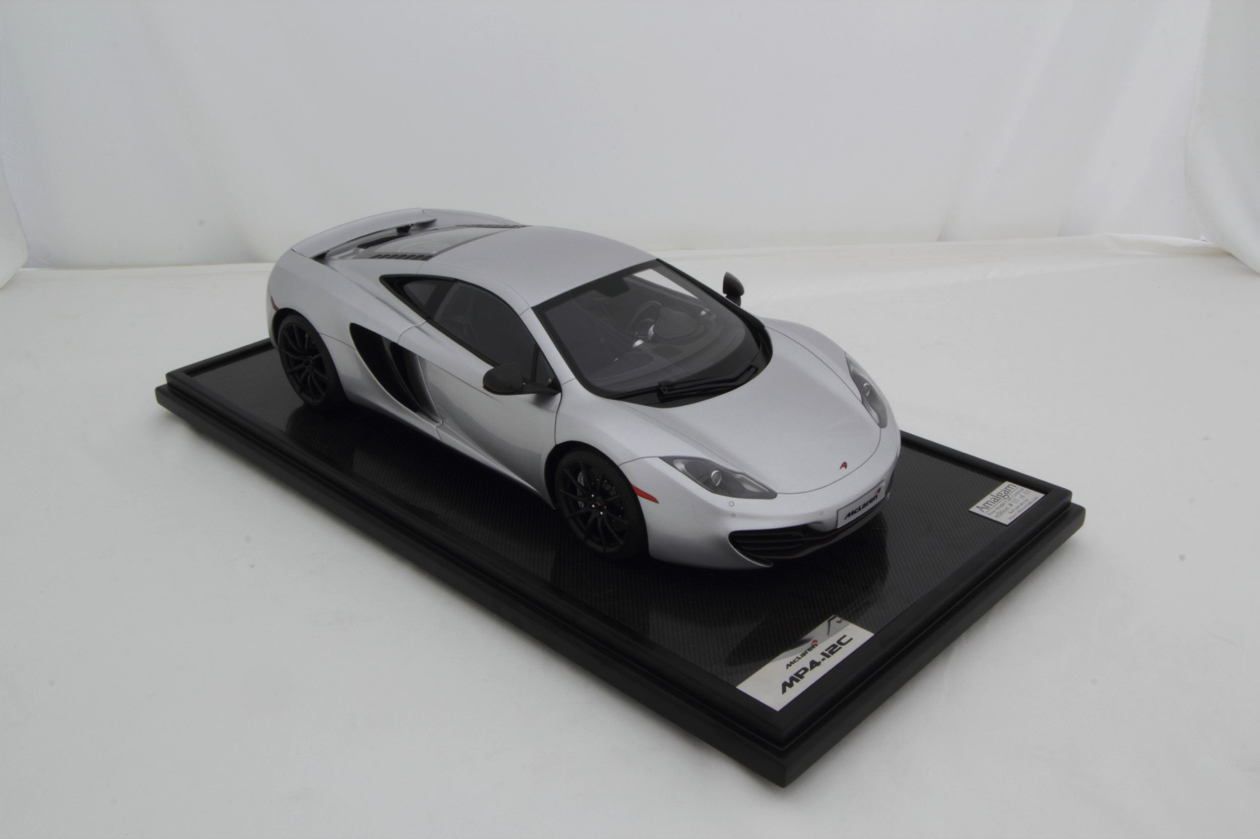 Amalgam McLaren MP4-12C (2011) - Schwarz | 1:8 - Image 11