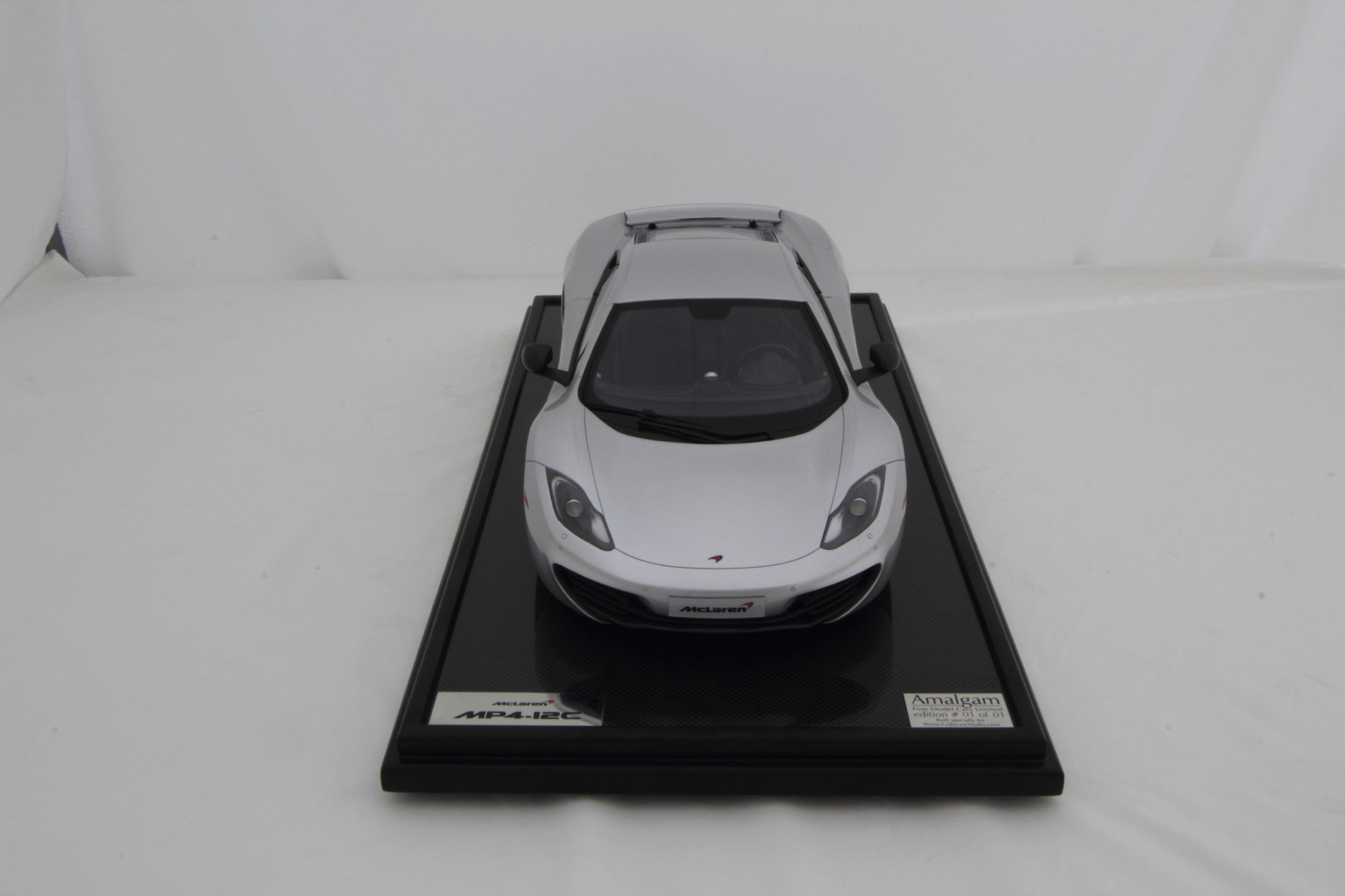 Amalgam McLaren MP4-12C (2011) - Schwarz | 1:8 - Image 12