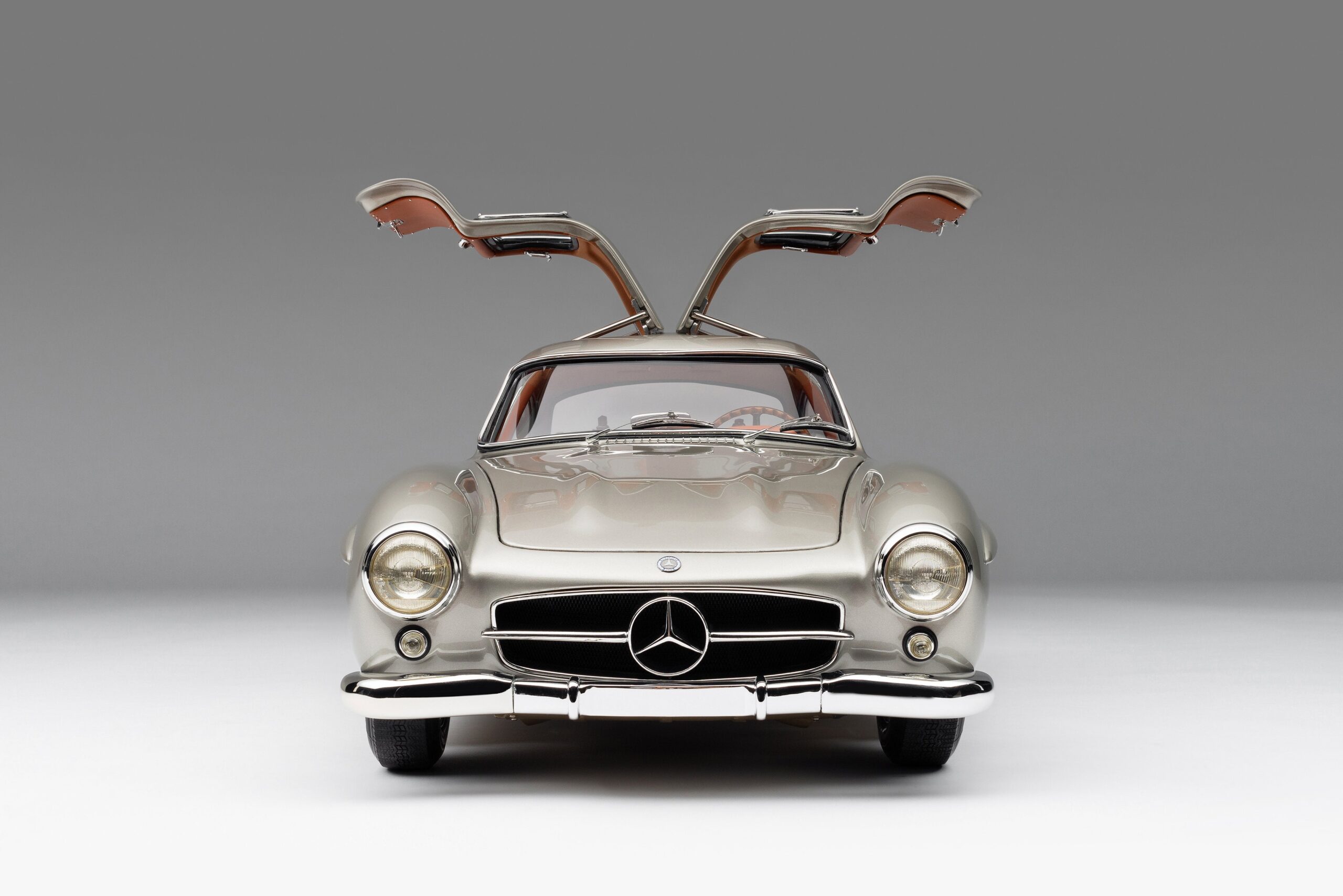Amalgam Mercedes-Benz 300 SL Gullwing (1955) - Silber | 1:8 - Imagen 18