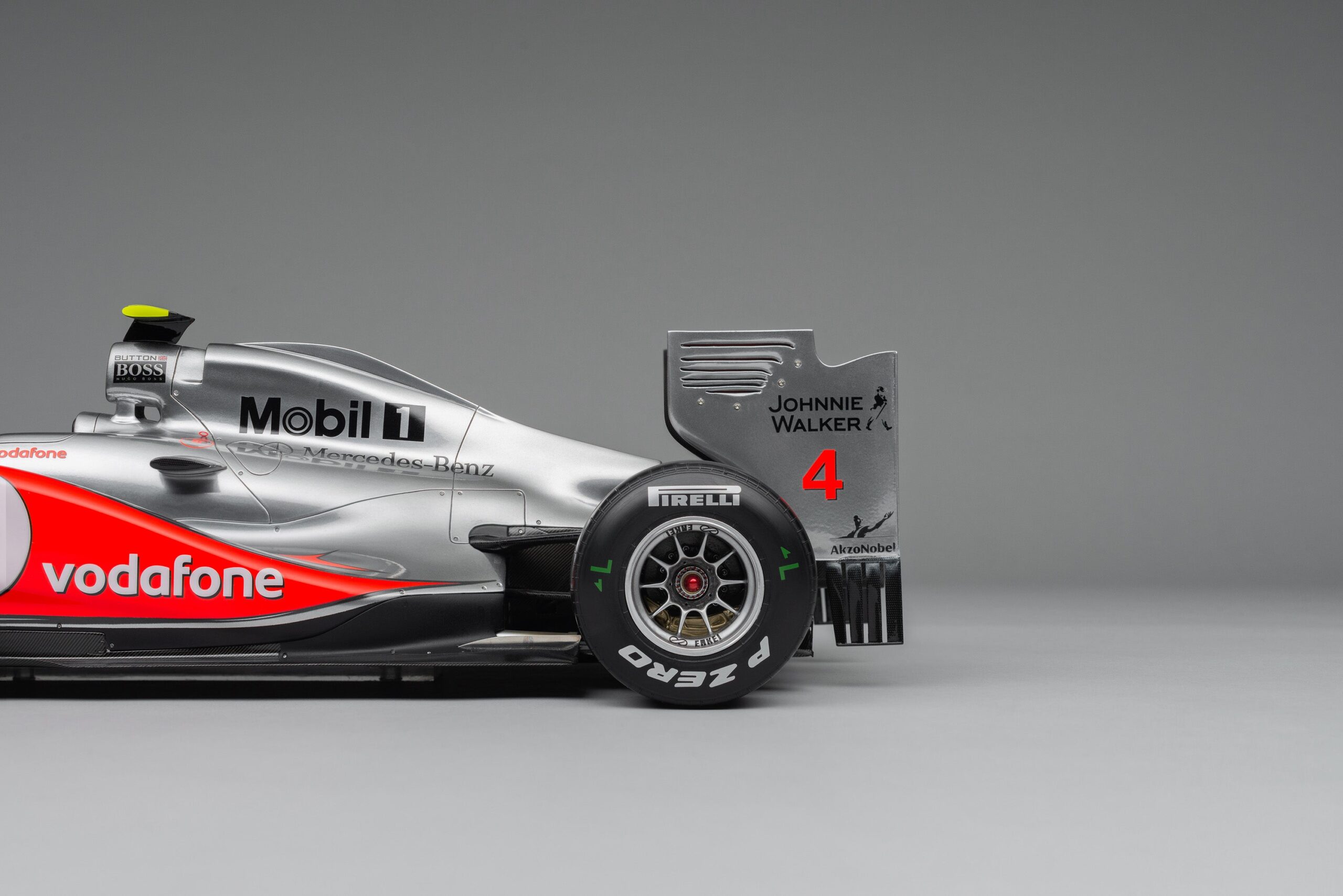 Amalgam McLaren MP4-26 2011 Chinese Grand Prix Button - Silber | 1:8 - Image 12