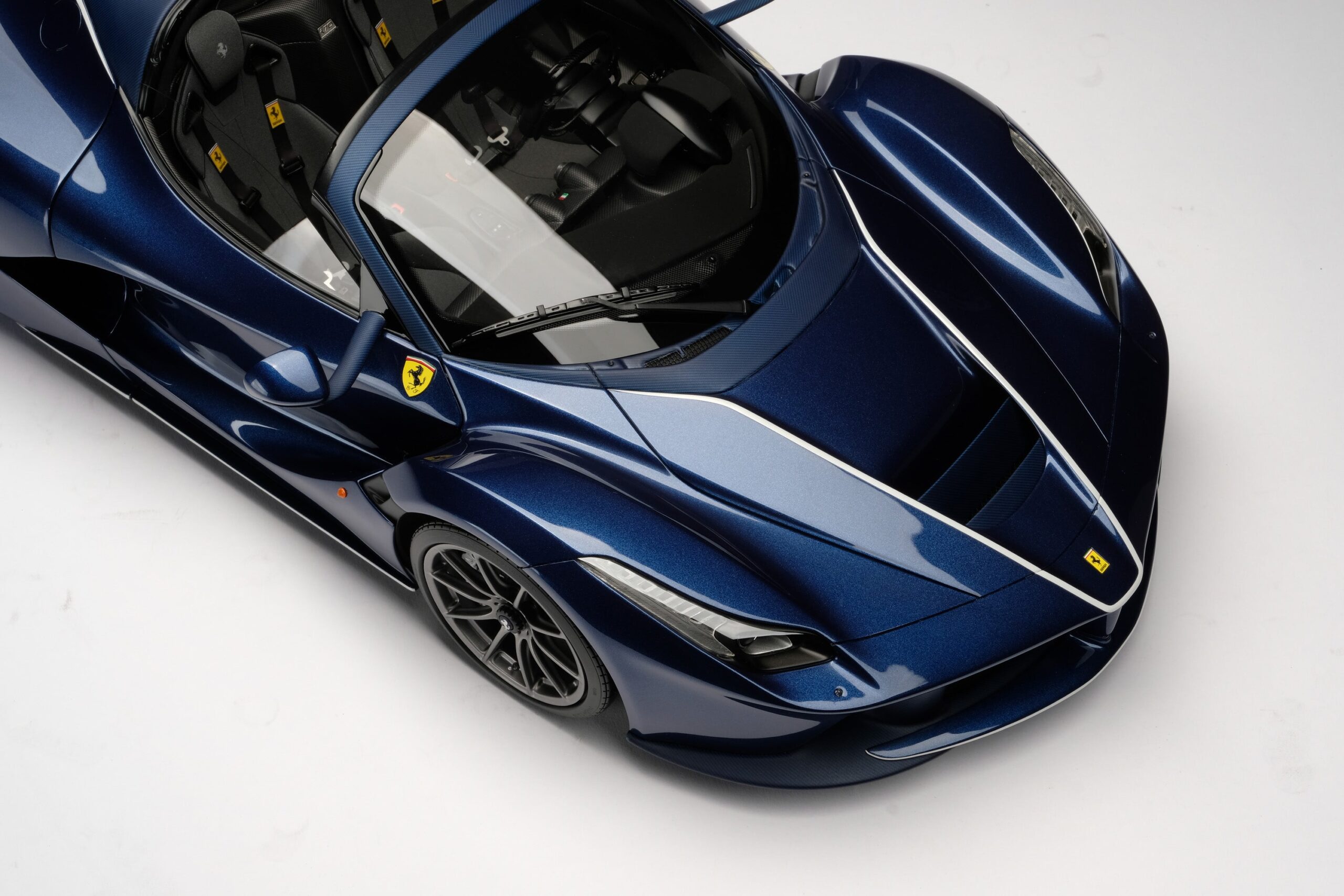Amalgam Ferrari LaFerrari & LaFerrari Aperta Tailor Made | 1:8 - Image 3