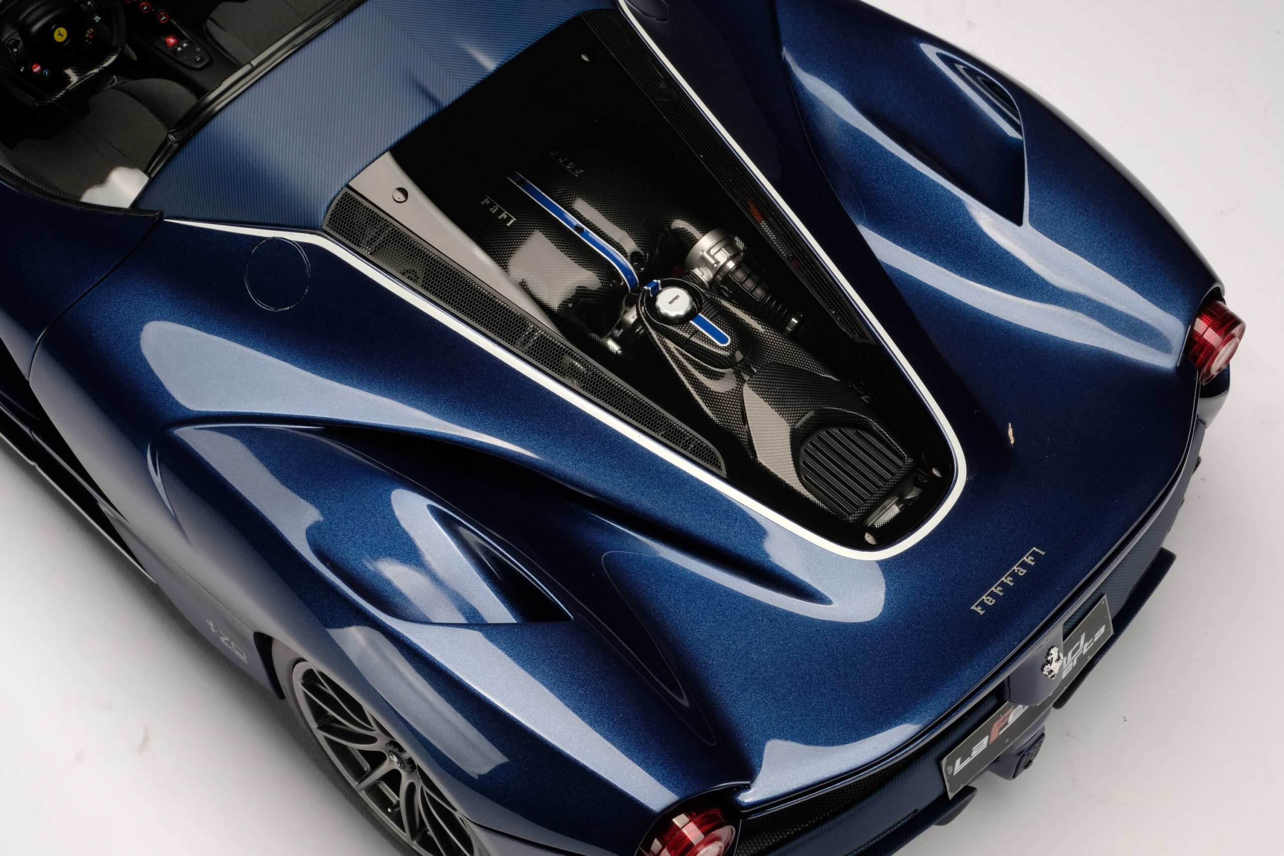 Amalgam Ferrari LaFerrari & LaFerrari Aperta Tailor Made | 1:8 - Image 4