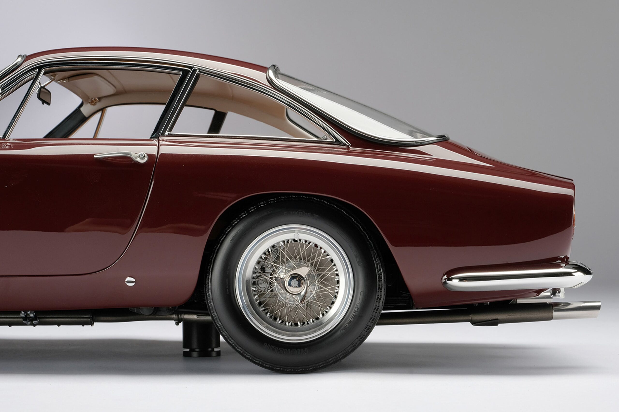 Amalgam Ferrari 250 GT Lusso (1962) - Silber | 1:8 - Imagen 28