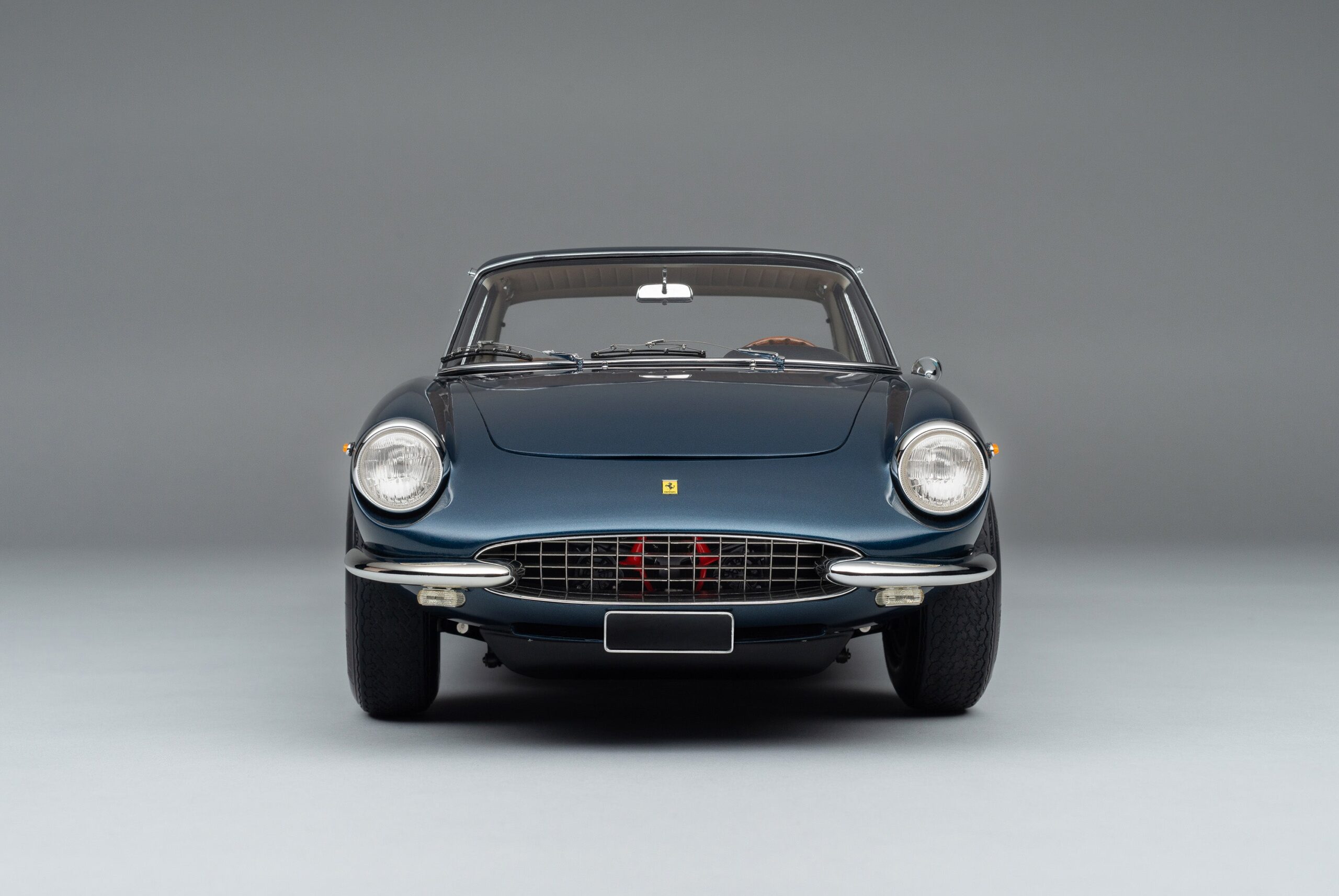 Amalgam Ferrari 330 GTC (1966) - Blau | 1:8 – Bild 9