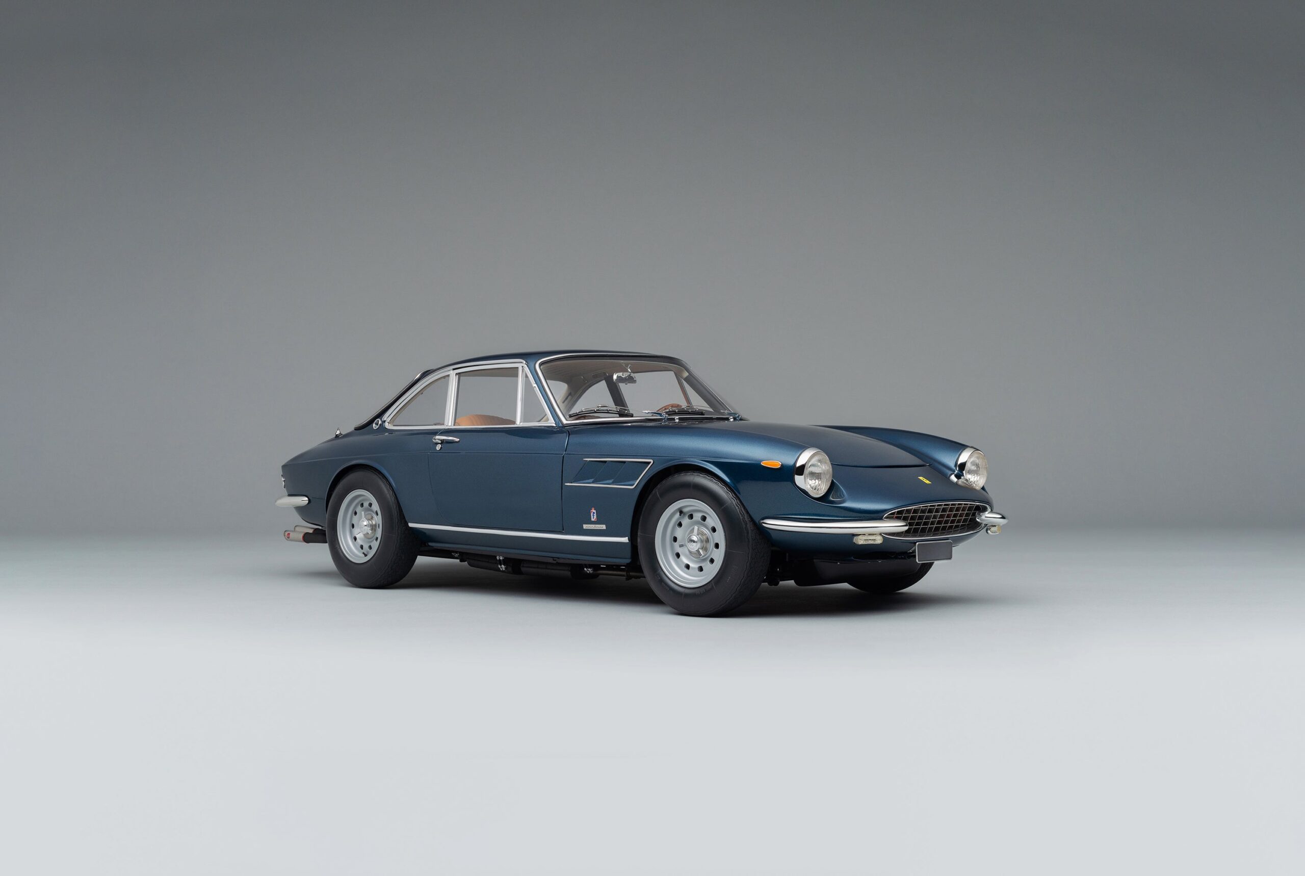 Amalgam Ferrari 330 GTC (1966) - Blau | 1:8 – Bild 2
