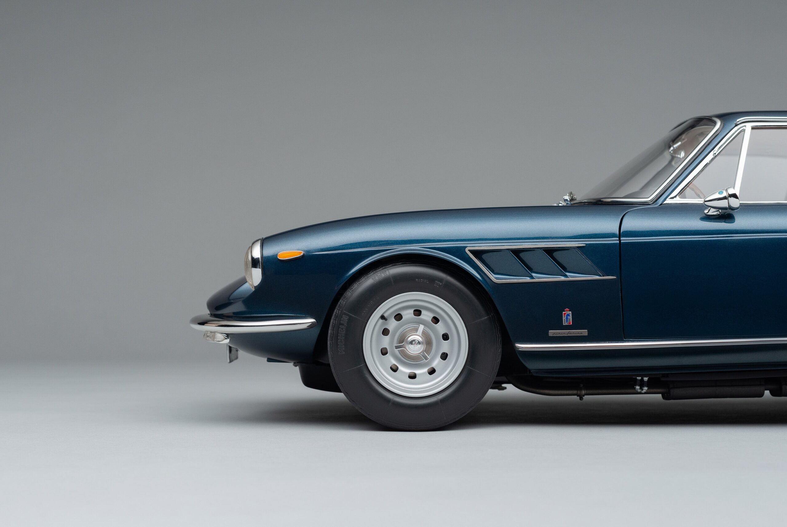 Amalgam Ferrari 330 GTC (1966) - Blau | 1:8 – Bild 5
