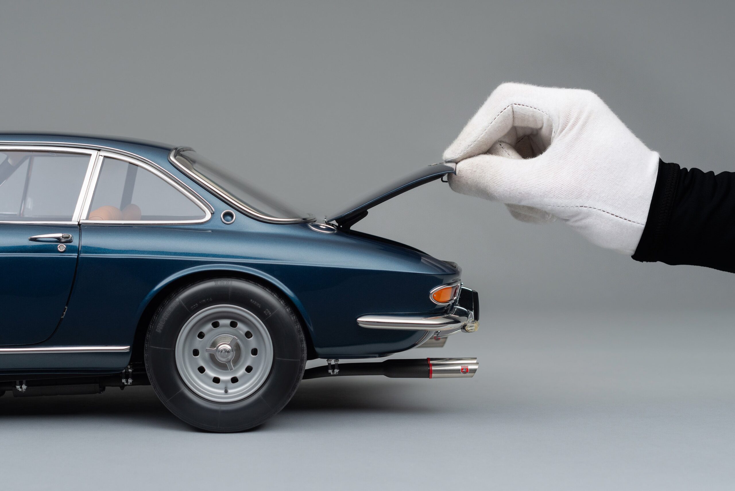 Amalgam Ferrari 330 GTC (1966) - Blau | 1:8 – Bild 4