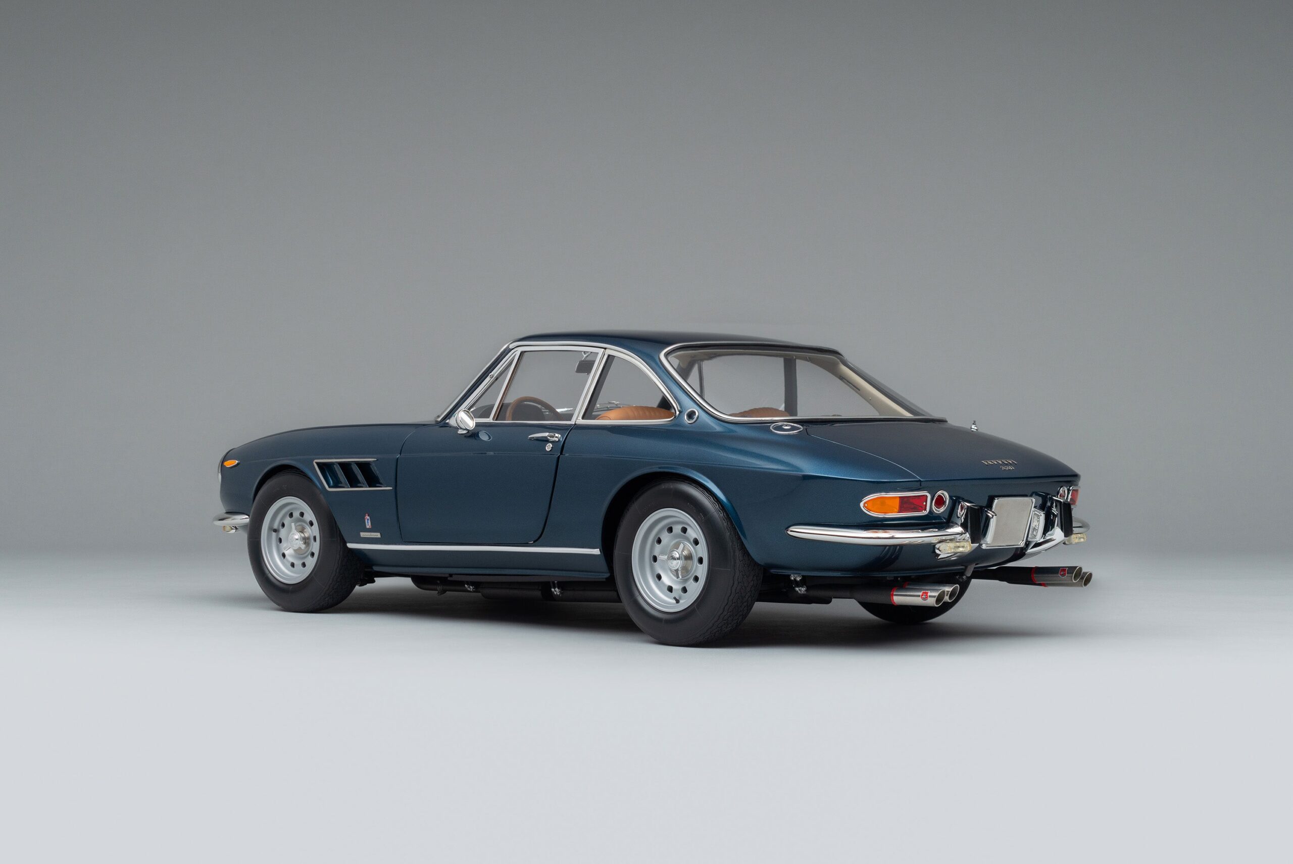 Amalgam Ferrari 330 GTC (1966) - Blau | 1:8 – Bild 11
