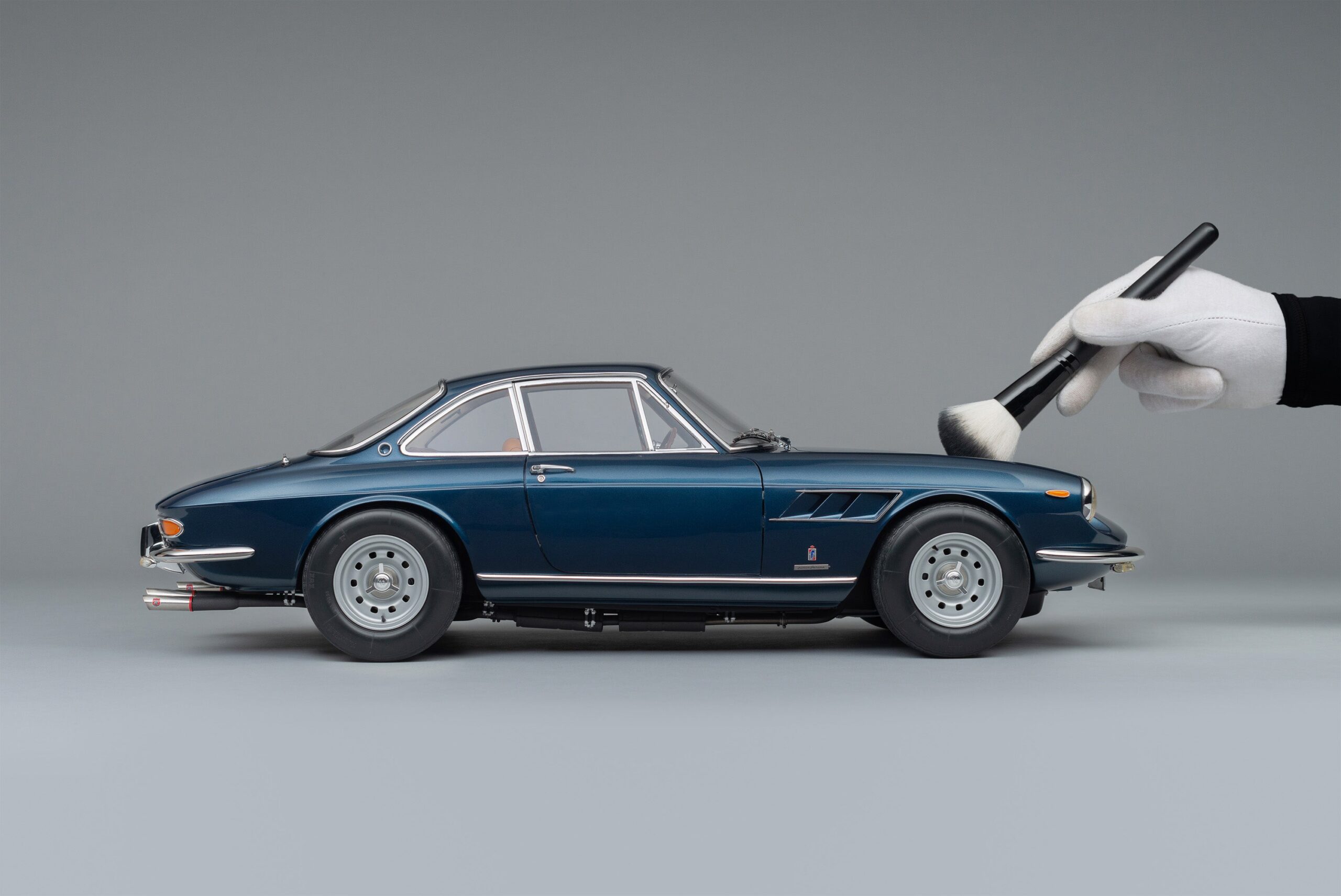 Amalgam Ferrari 330 GTC (1966) - Blau | 1:8 – Bild 3