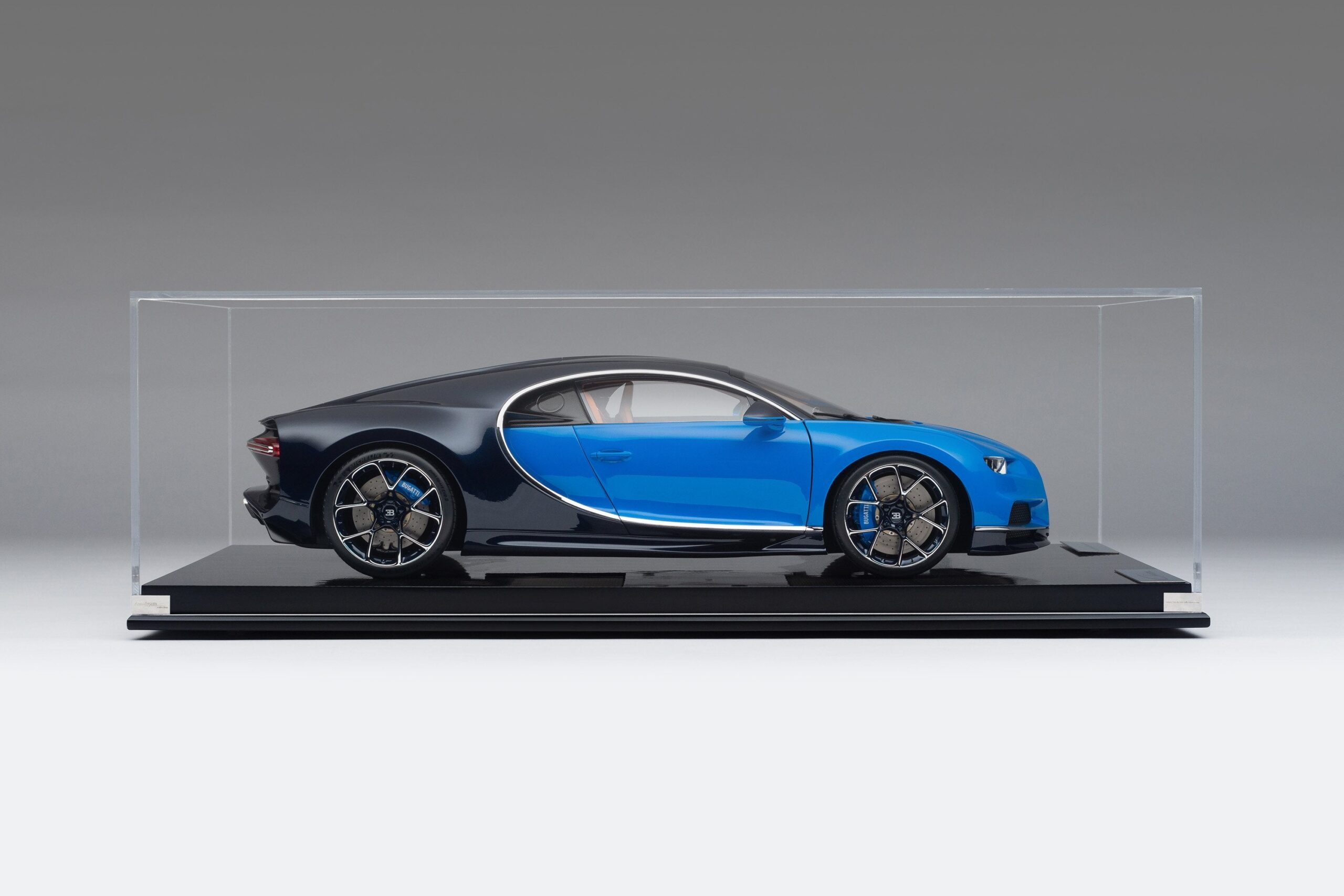 Amalgam Bugatti Chiron Genfer Automobilsalon 2016 - Blau | 1:8 – Bild 11