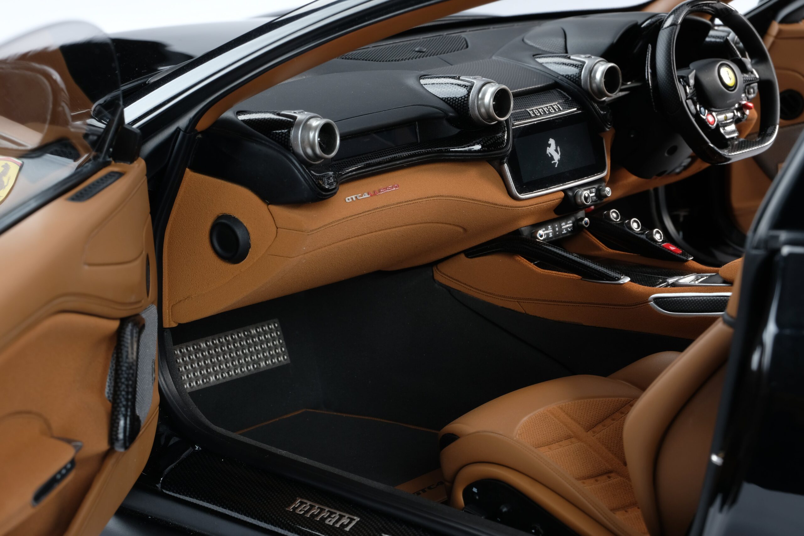 Amalgam Ferrari GTC4Lusso (2016) - Rot | 1:8 - 画像28