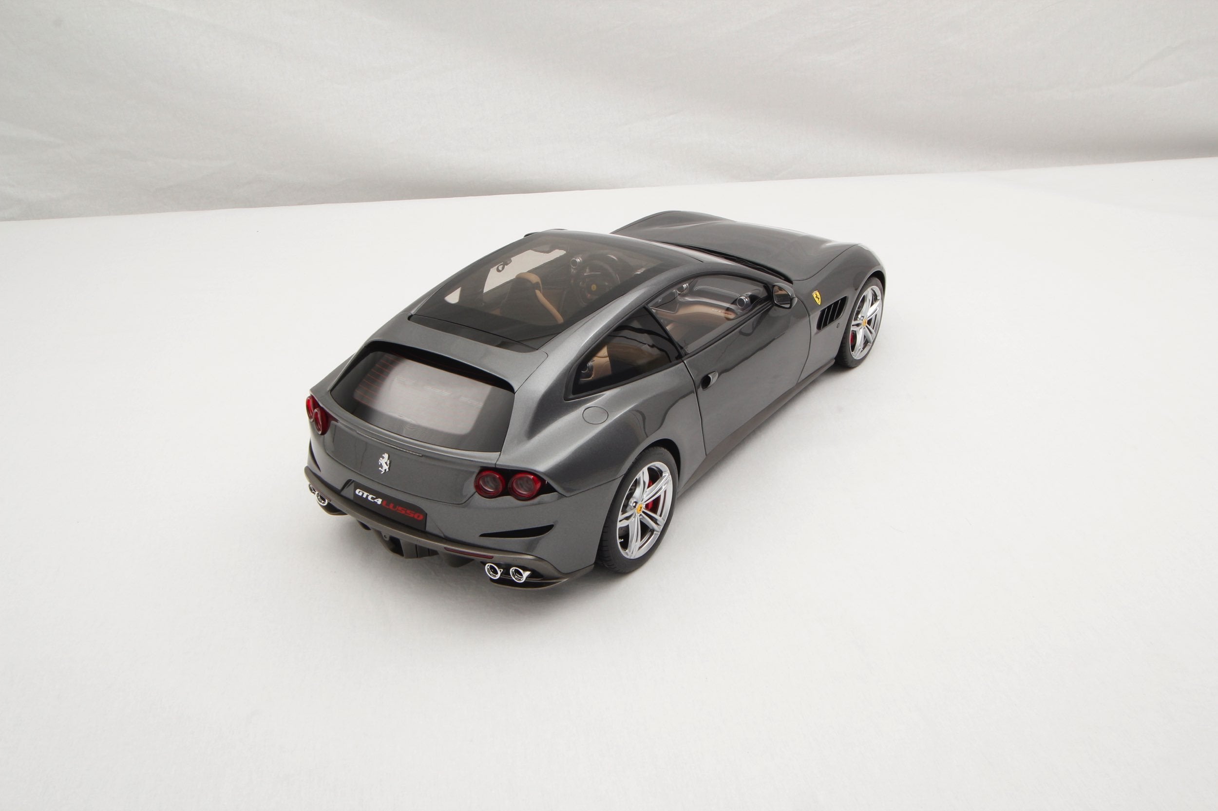 Amalgam Ferrari GTC4Lusso (2016) - Rot | 1:8 - 画像22