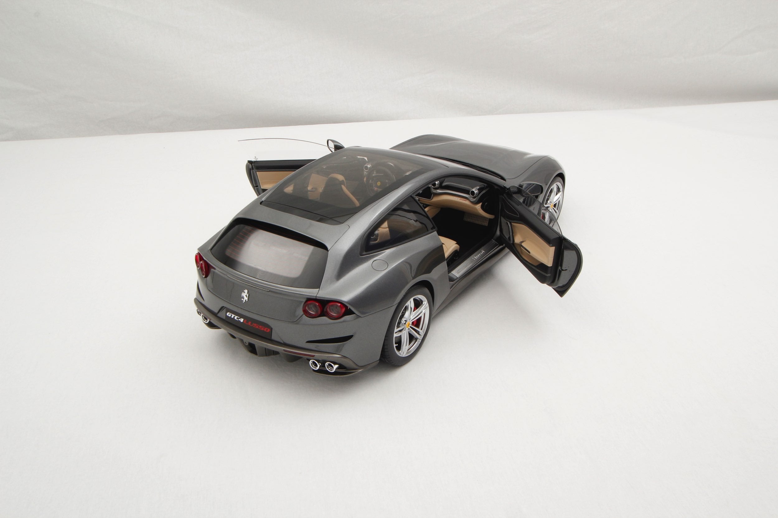 Amalgam Ferrari GTC4Lusso (2016) - Rot | 1:8 - 画像23