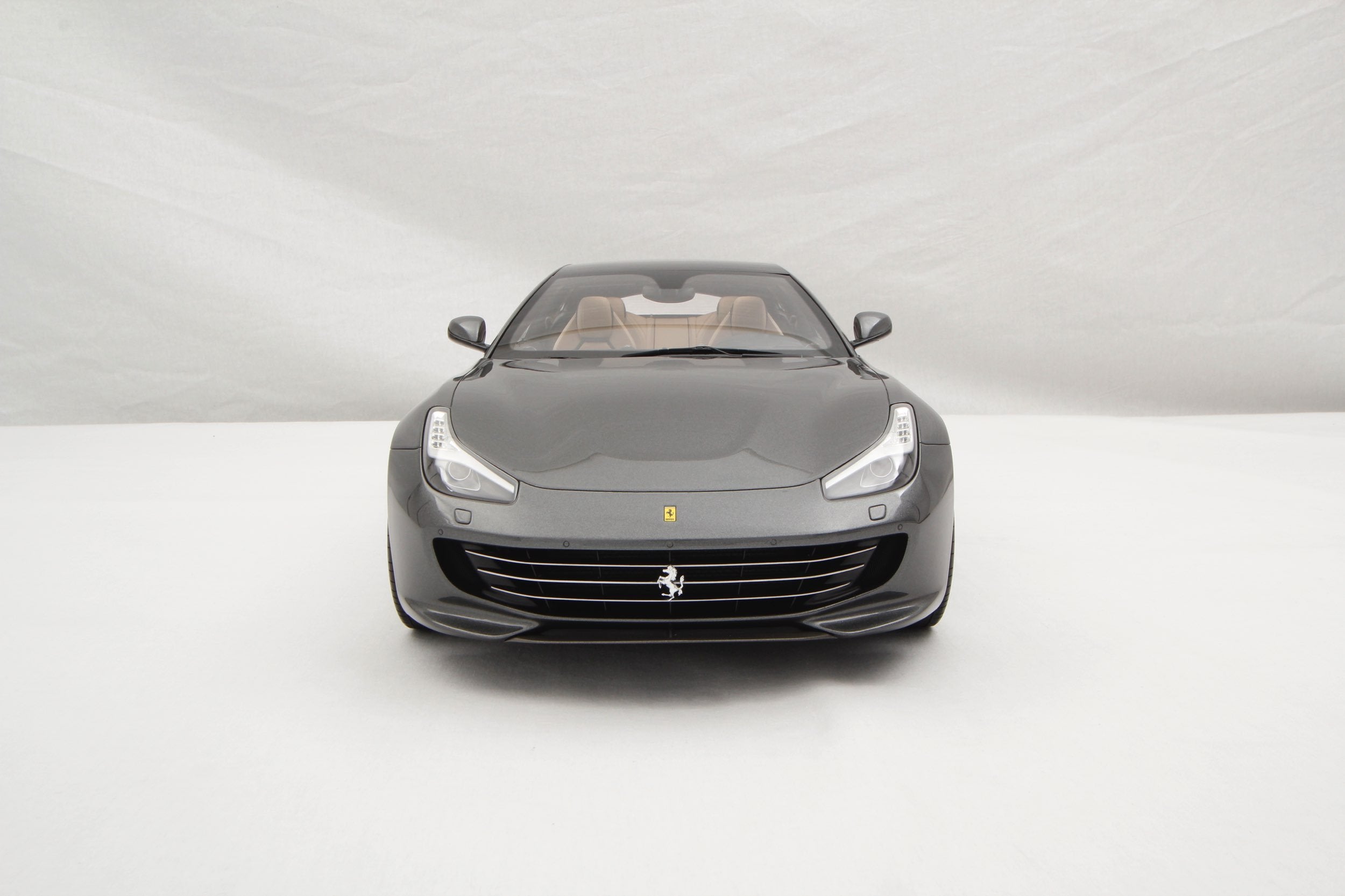 Amalgam Ferrari GTC4Lusso (2016) - Rot | 1:8 - 画像19