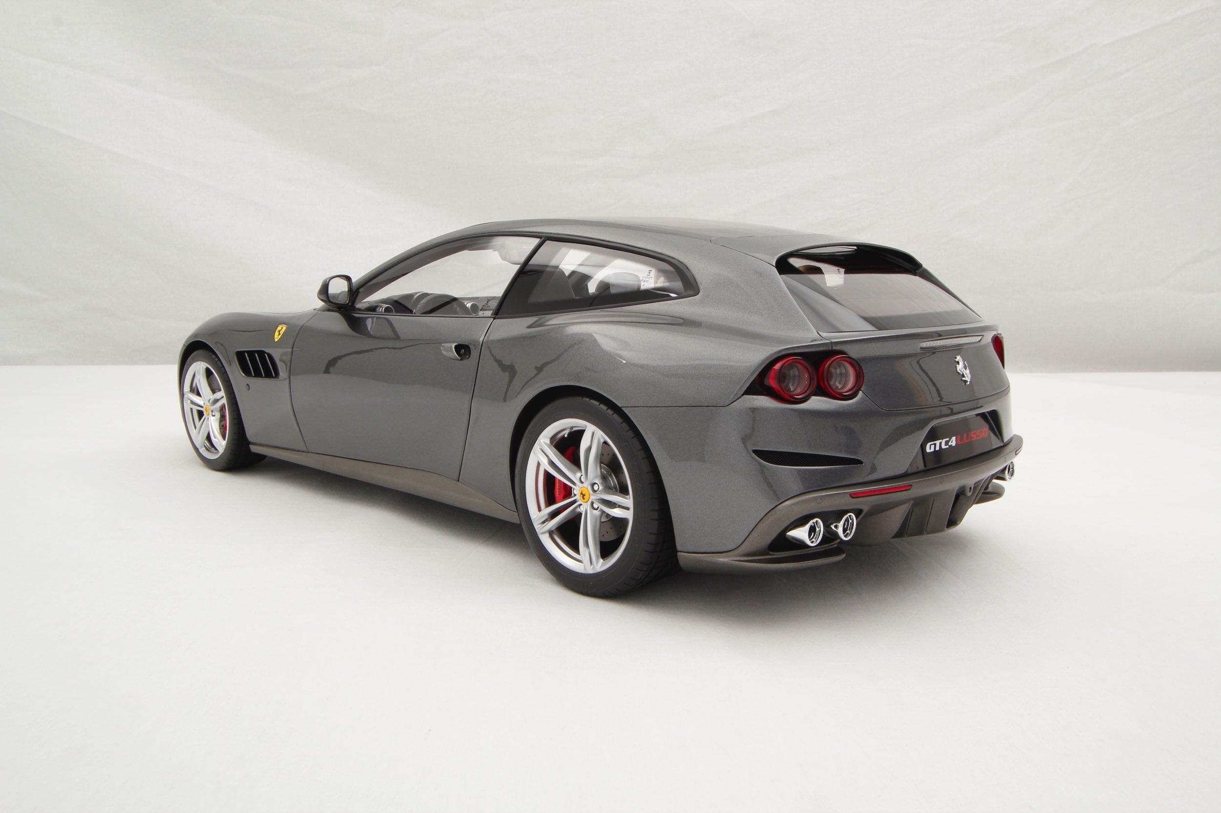 Amalgam Ferrari GTC4Lusso (2016) - Rot | 1:8 - 画像21