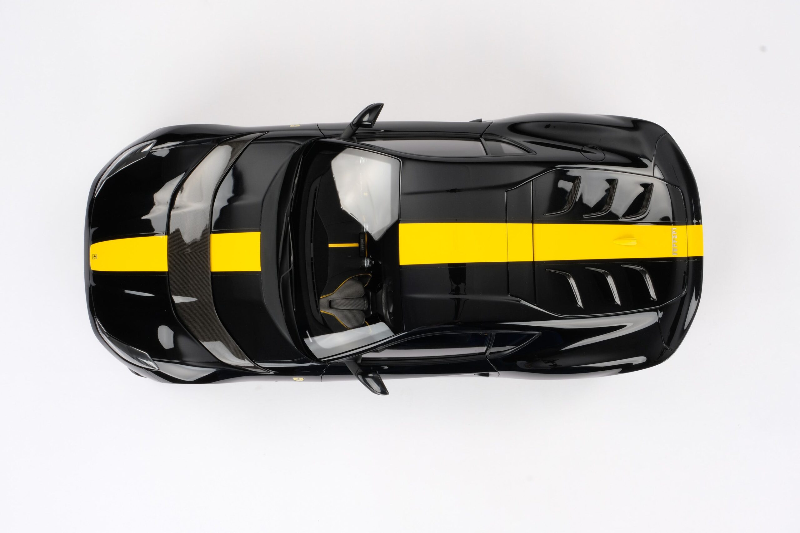 Amalgam Ferrari 812 Competizione & Competizione A Tailor Made | 1:8 - Image 26