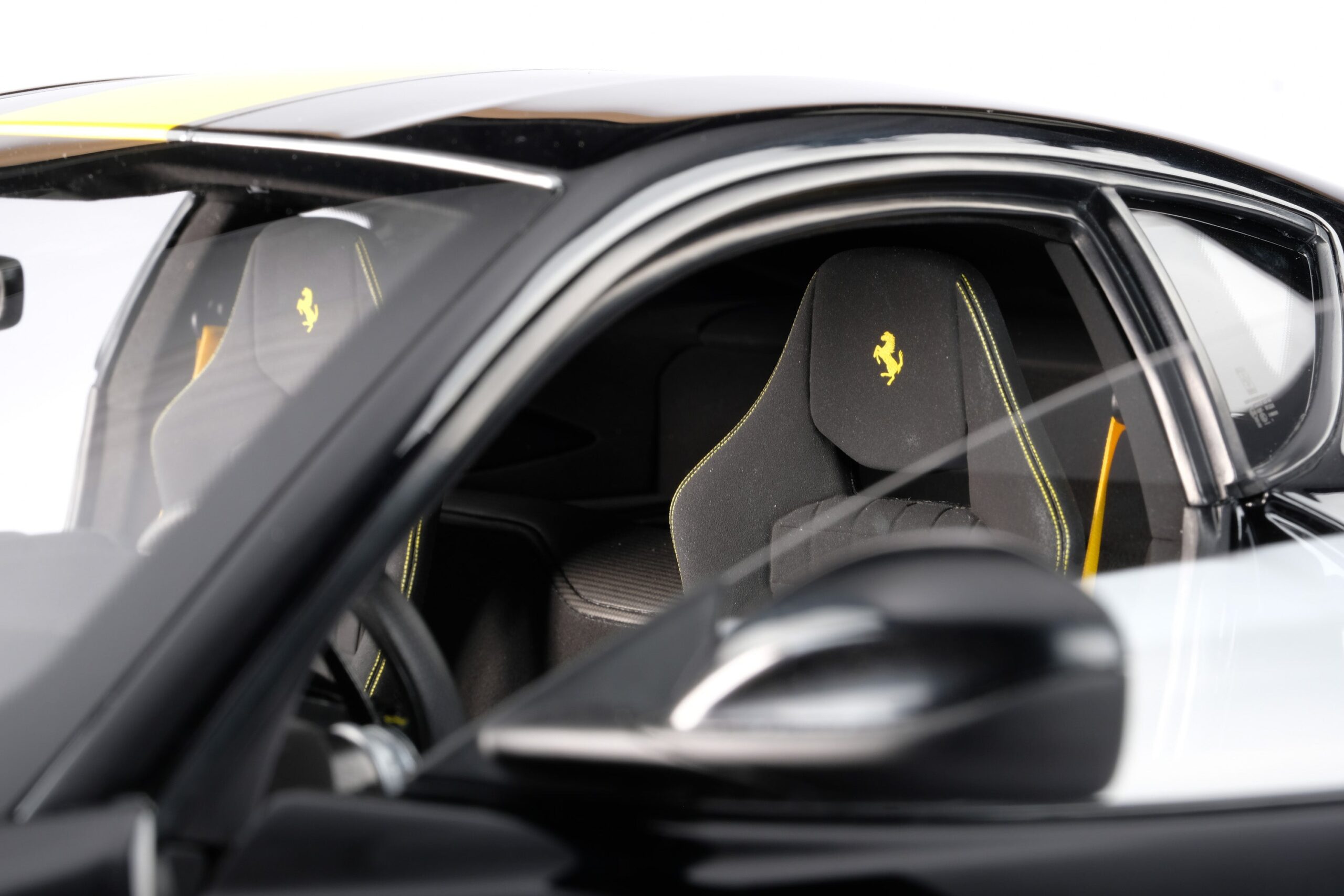 Amalgam Ferrari 812 Competizione & Competizione A Tailor Made | 1:8 - Image 28