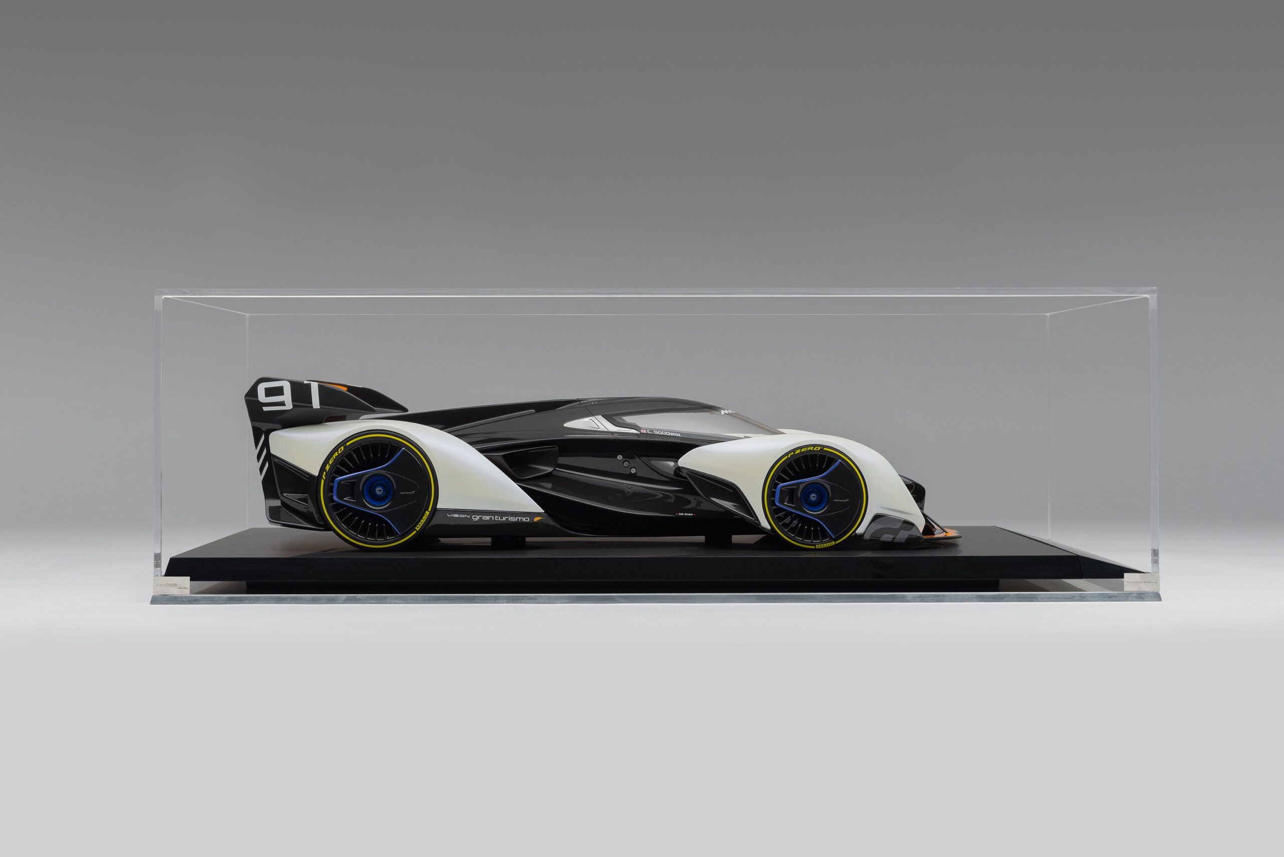 Amalgam McLaren Ultimate Vision Gran Turismo (2017) Signed Edition - Mehrfarbig | 1:8 – Bild 17