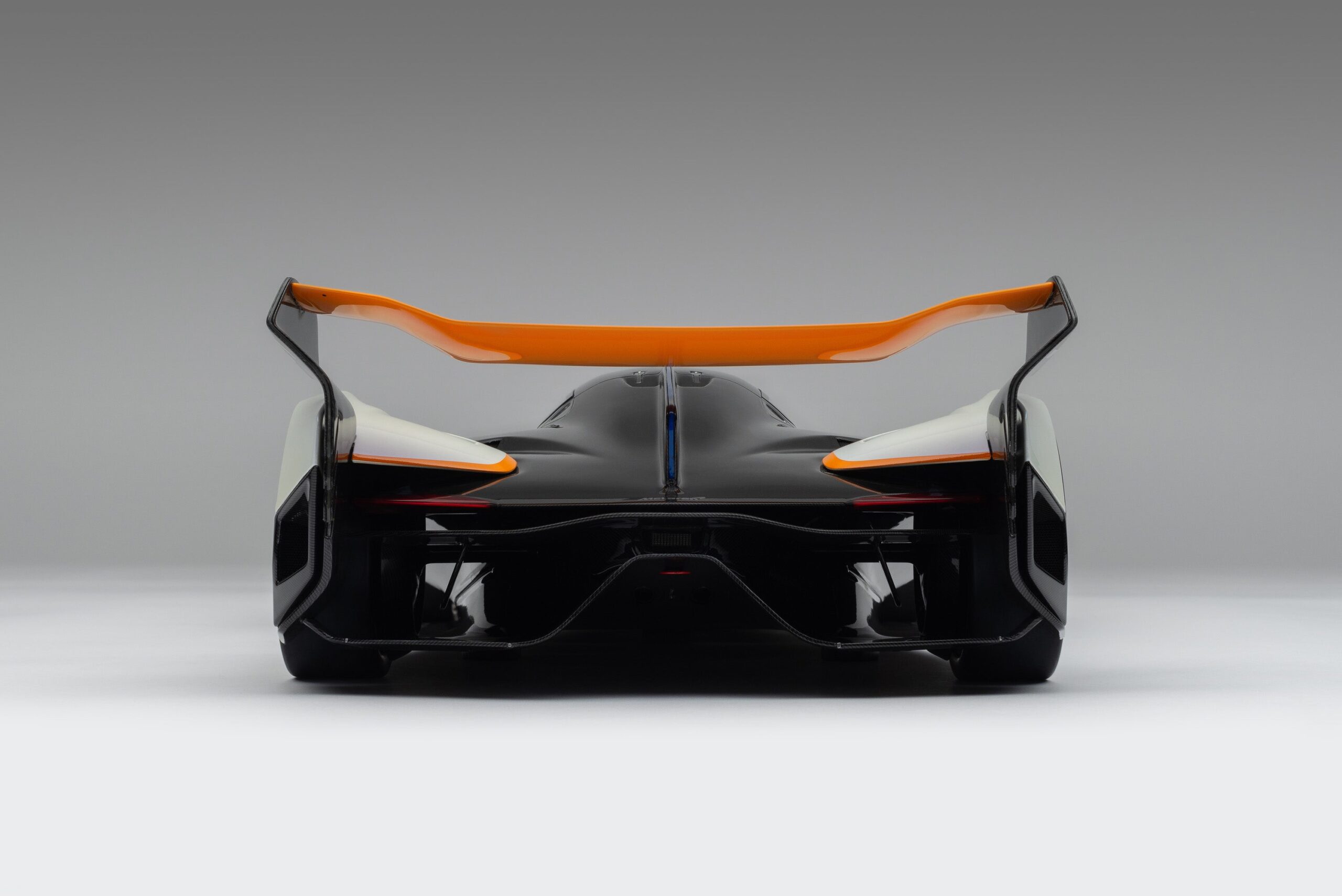 Amalgam McLaren Ultimate Vision Gran Turismo (2017) Signed Edition - Mehrfarbig | 1:8 – Bild 16