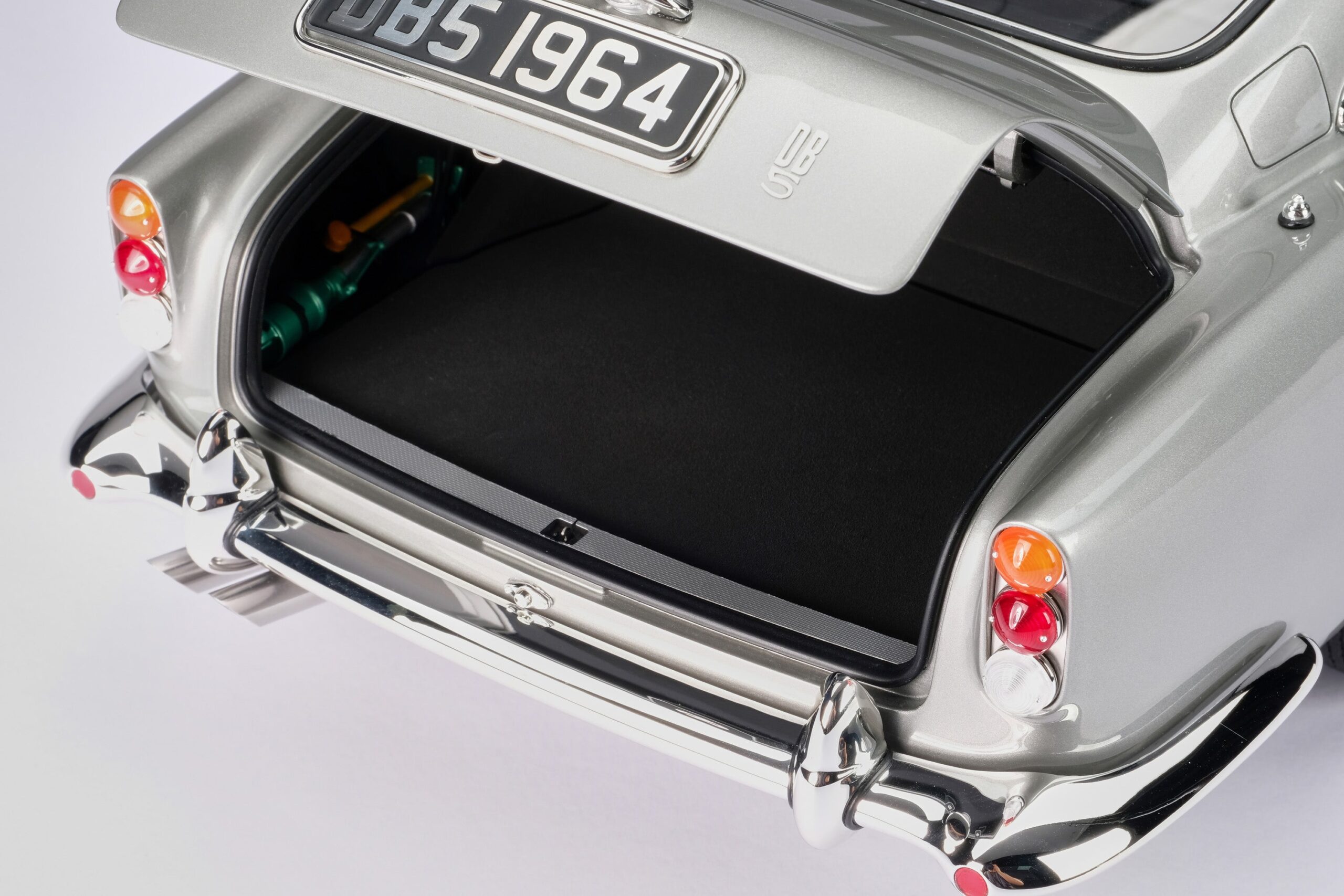 Amalgam Aston Martin DB5 Vantage (1964) - Silber | 1:8 - Image 22