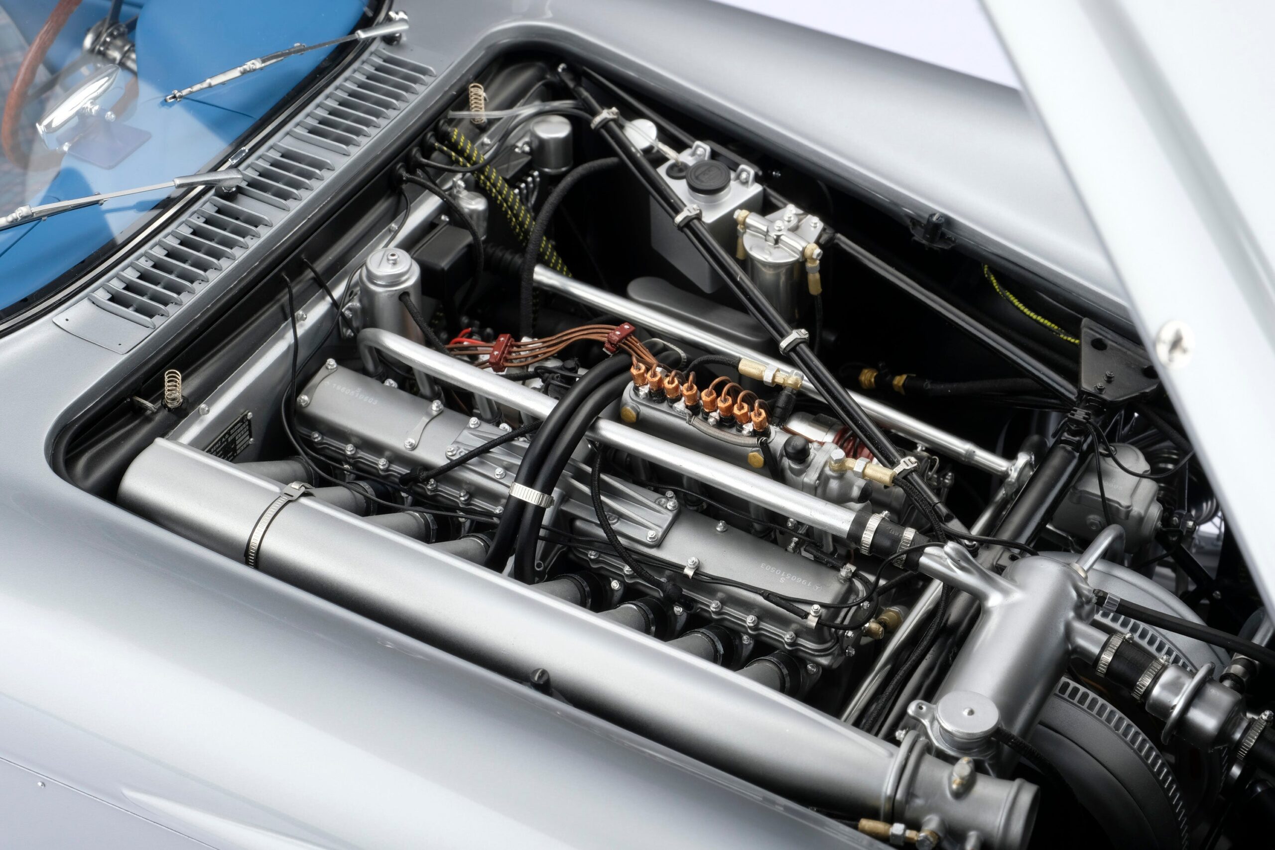 Amalgam Mercedes-Benz 300 SLR Uhlenhaut Coupé Chassis 00007/55 "The Blue" - Silbergrau Metallic | 1:8 - Image 14