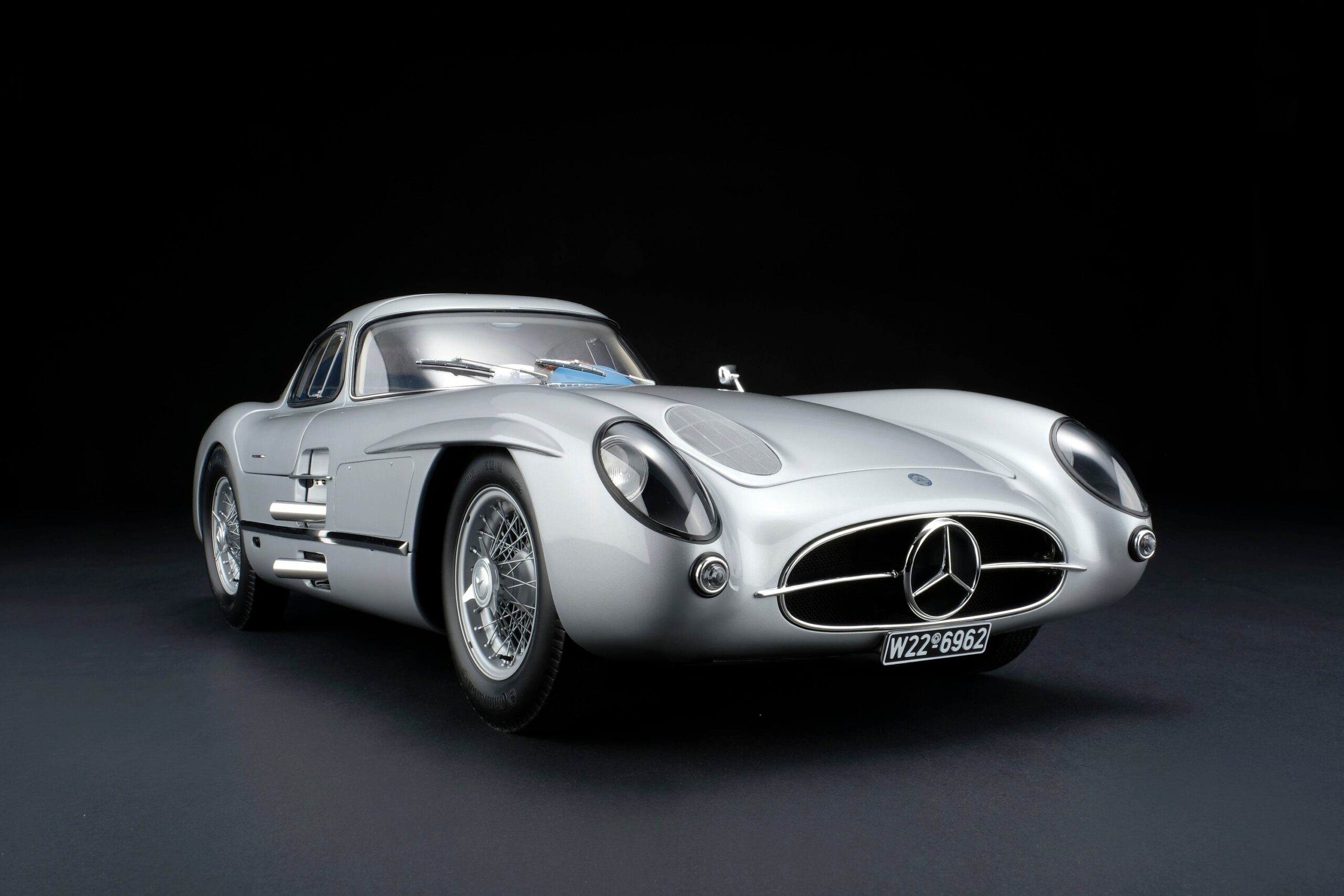 Amalgam Mercedes-Benz 300 SLR Uhlenhaut Coupé Chassis 00007/55 "The Blue" – Silver-grey metallic | 1:8