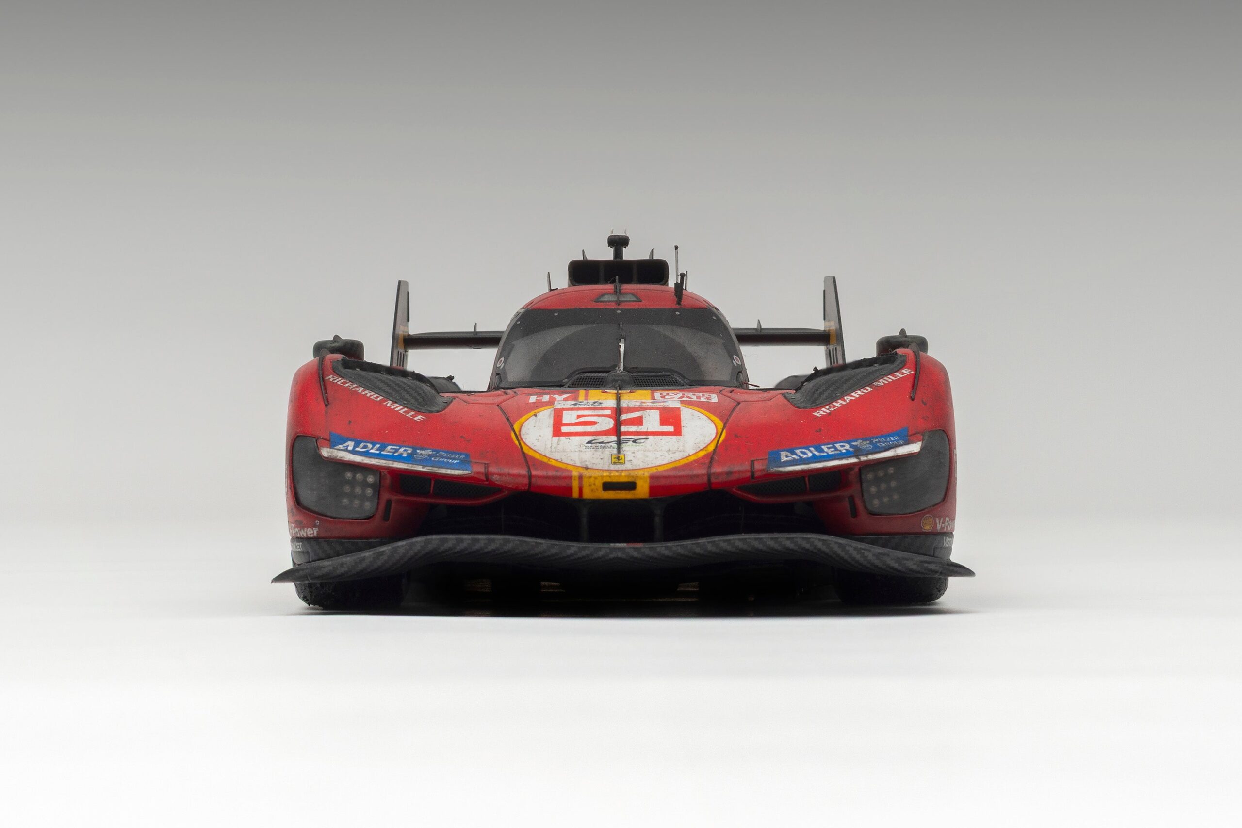 Amalgam Ferrari 499P 2023 Le Mans Winner (Race Weathered) - Rot | 1:18 – Bild 8