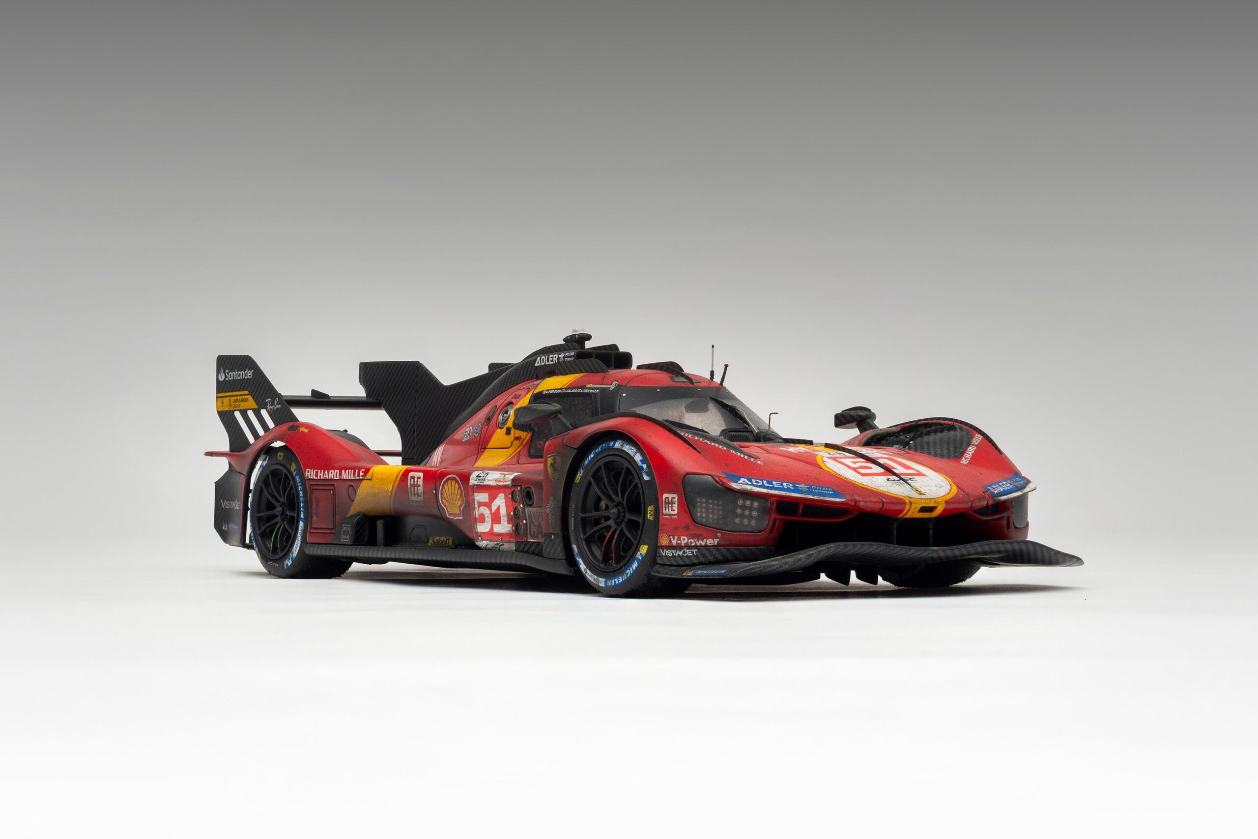 Amalgam Ferrari 499P 2023 Le Mans Winner (Race Weathered) - Rot | 1:18 – Bild 5
