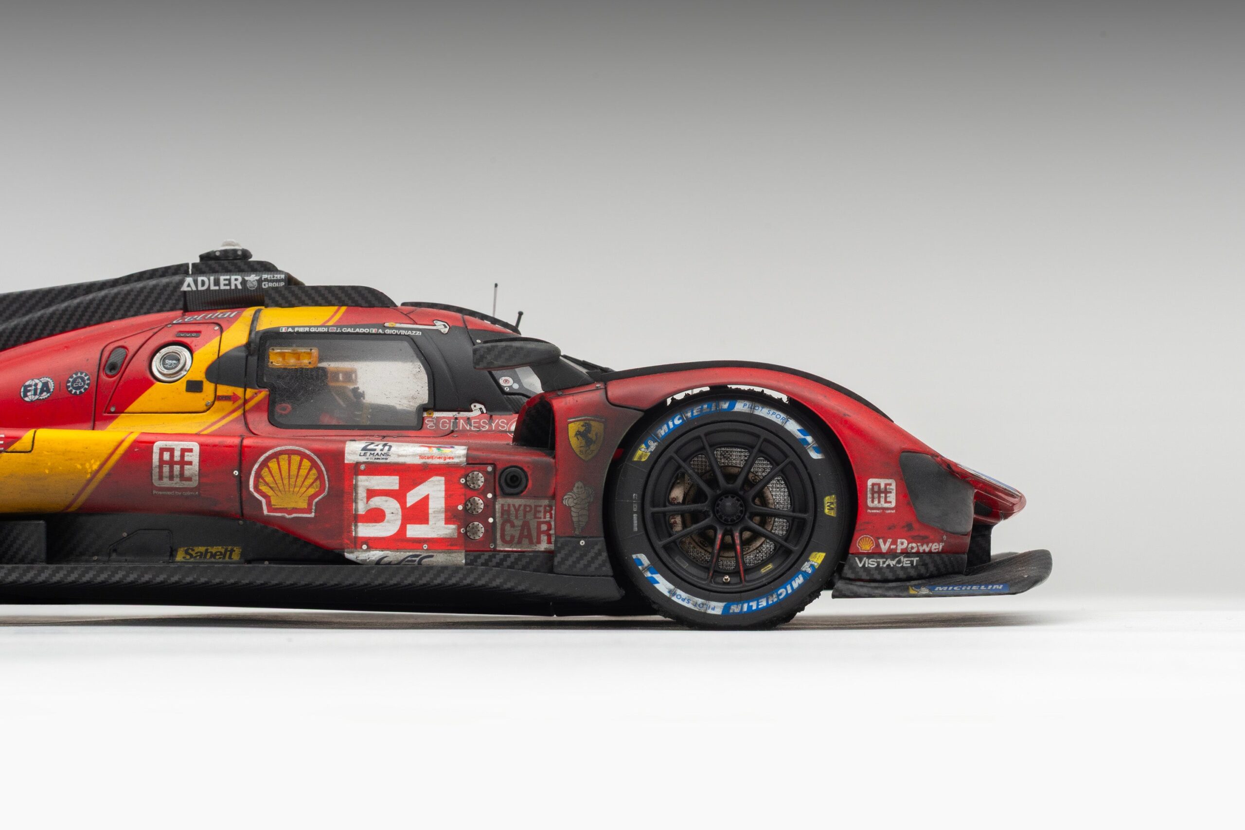 Amalgam Ferrari 499P 2023 Le Mans Winner (Race Weathered) - Rot | 1:18 – Bild 10