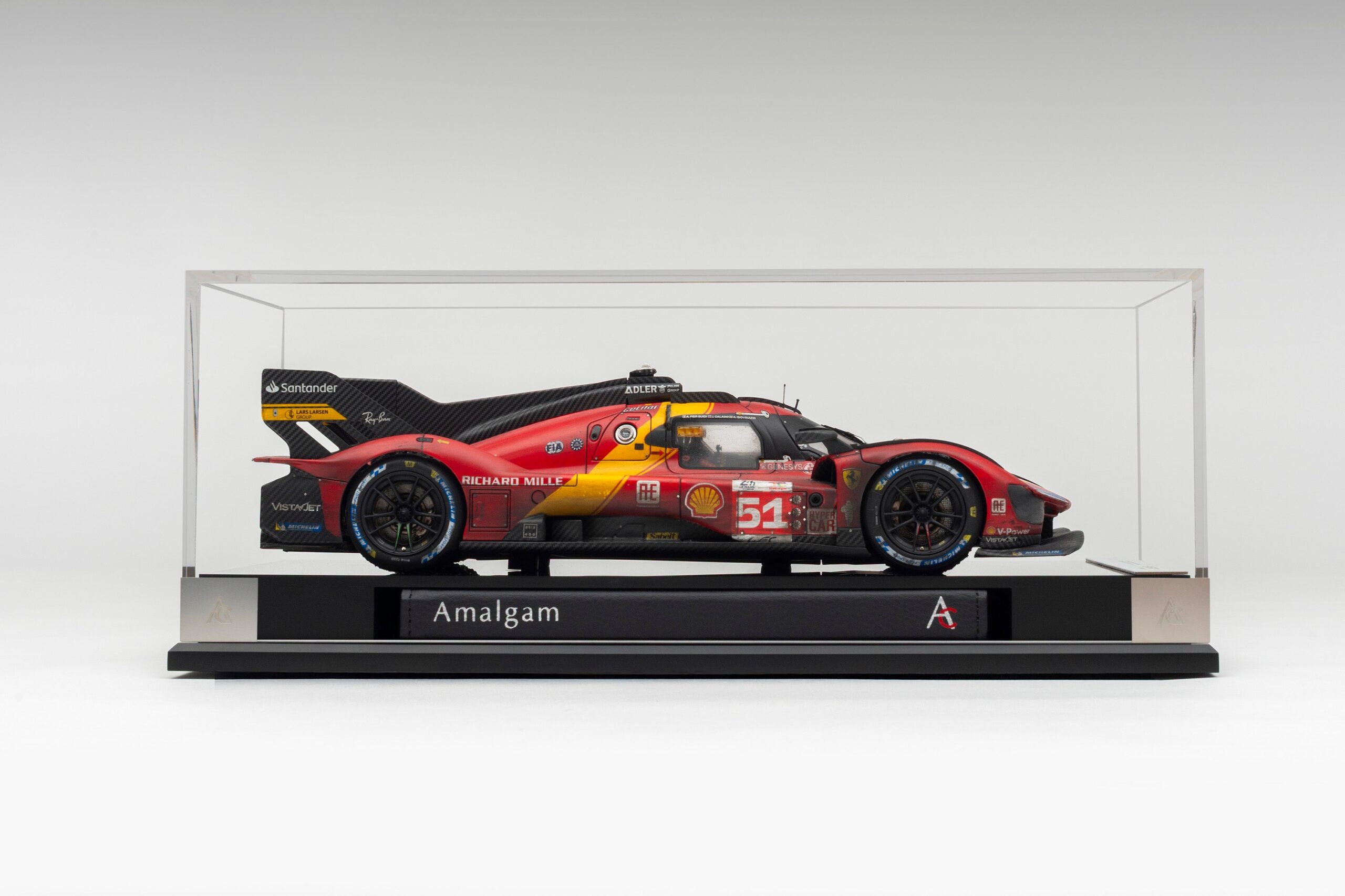 Amalgam Ferrari 499P 2023 Le Mans Winner (Race Weathered) - Rot | 1:18 – Bild 15