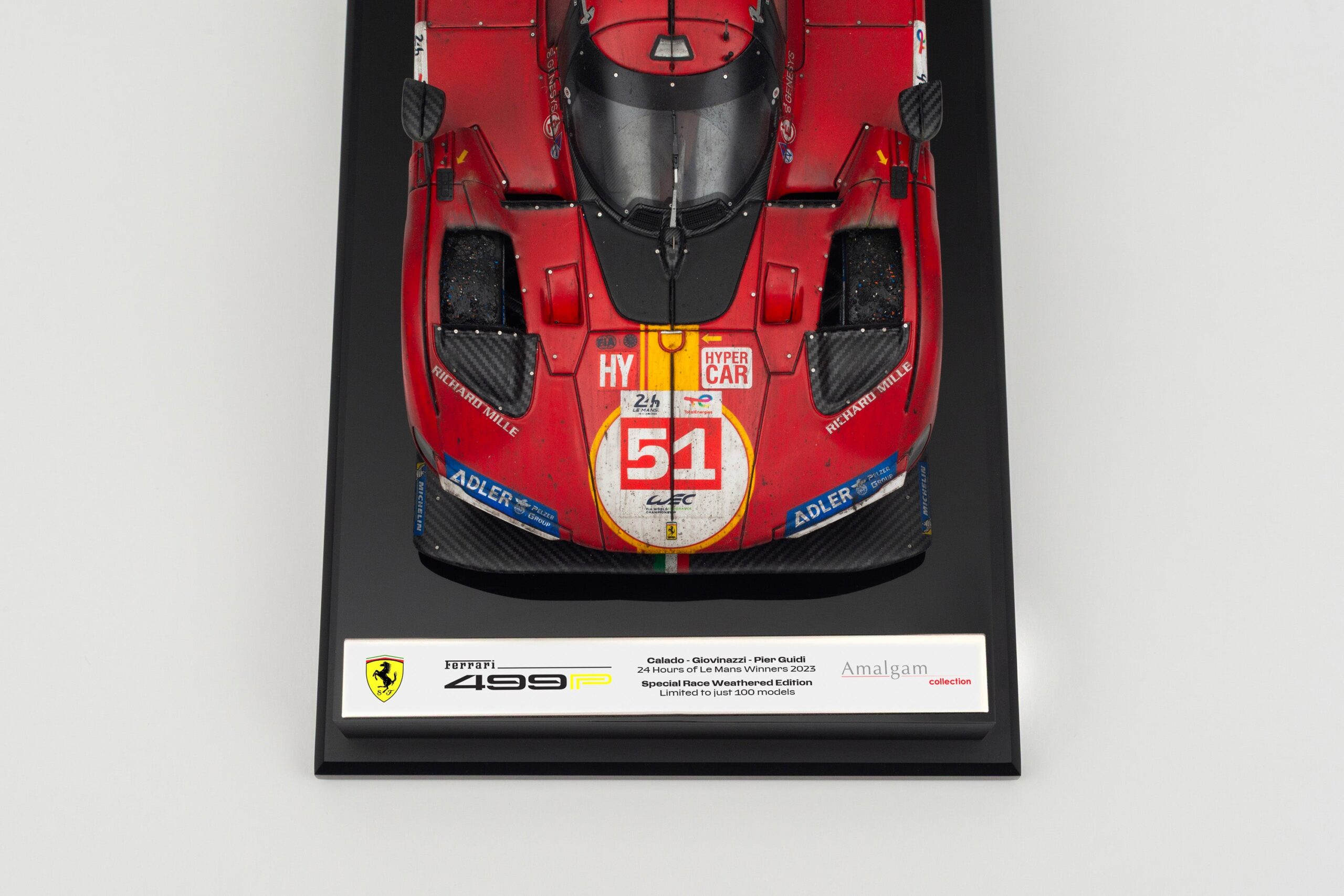Amalgam Ferrari 499P 2023 Le Mans Winner (Race Weathered) - Rot | 1:18 – Bild 16