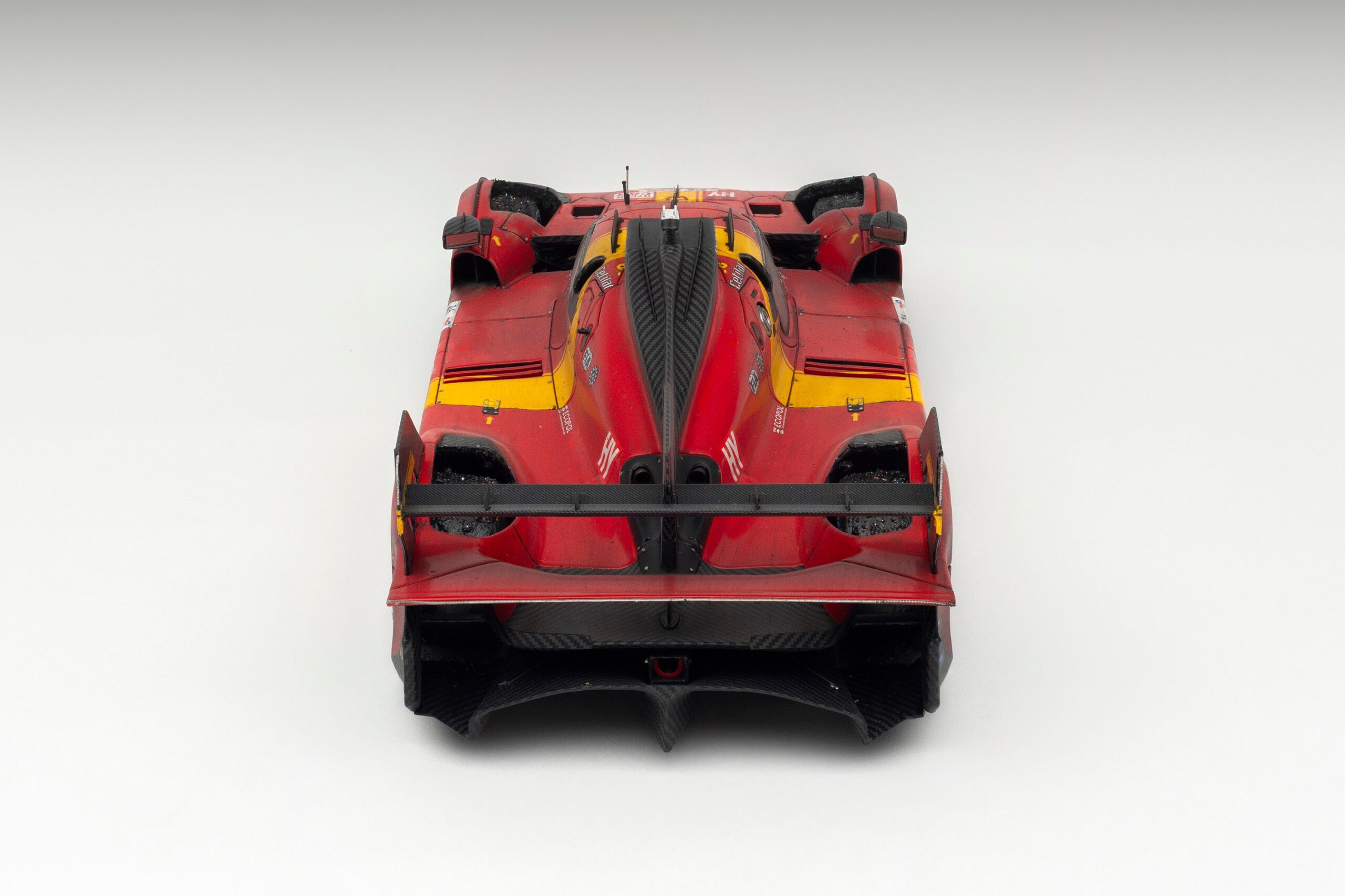 Amalgam Ferrari 499P 2023 Le Mans Winner (Race Weathered) - Rot | 1:18 – Bild 13