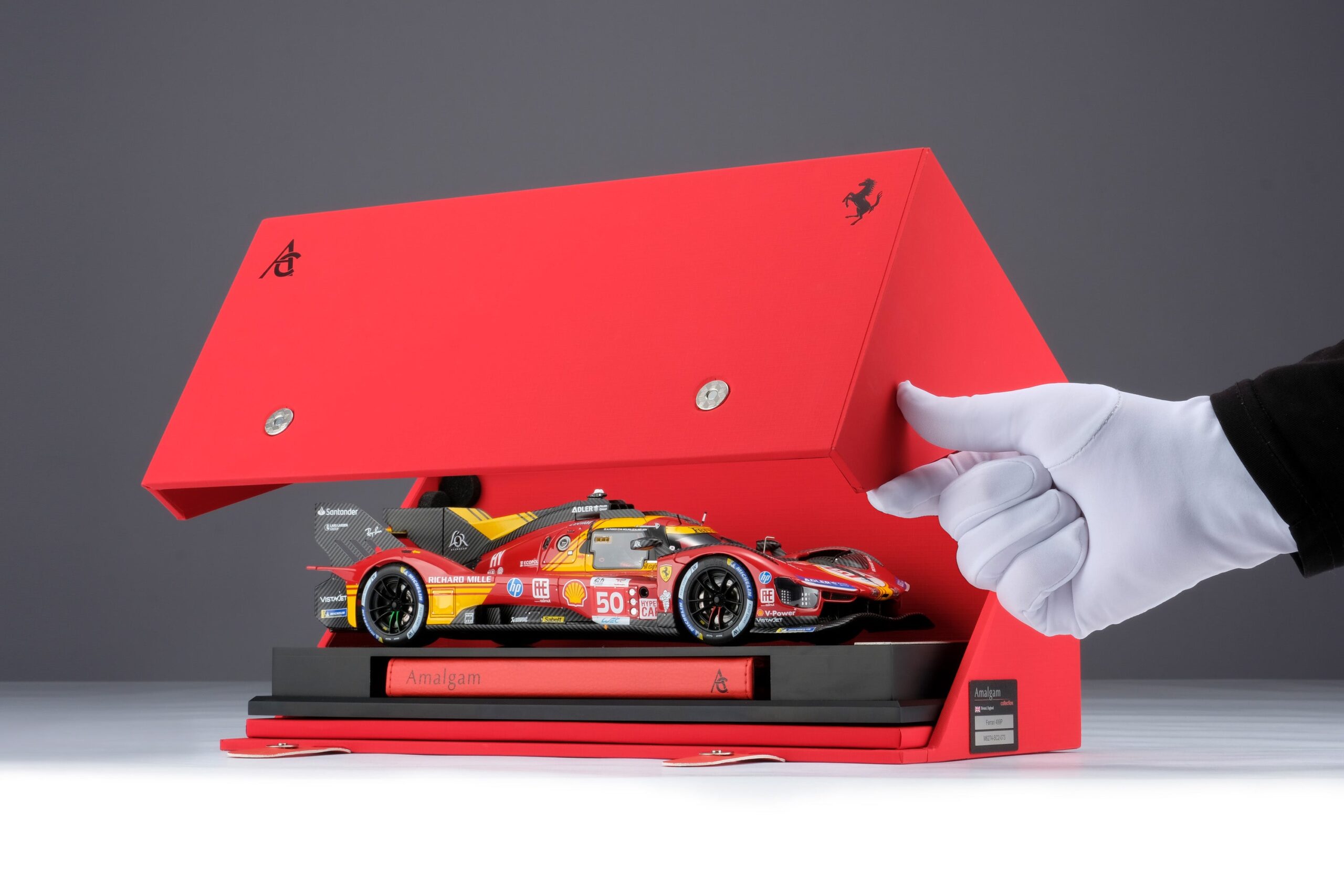 Amalgam Ferrari 499P 2024 Le Mans Winner - Rot | 1:18 – Bild 20