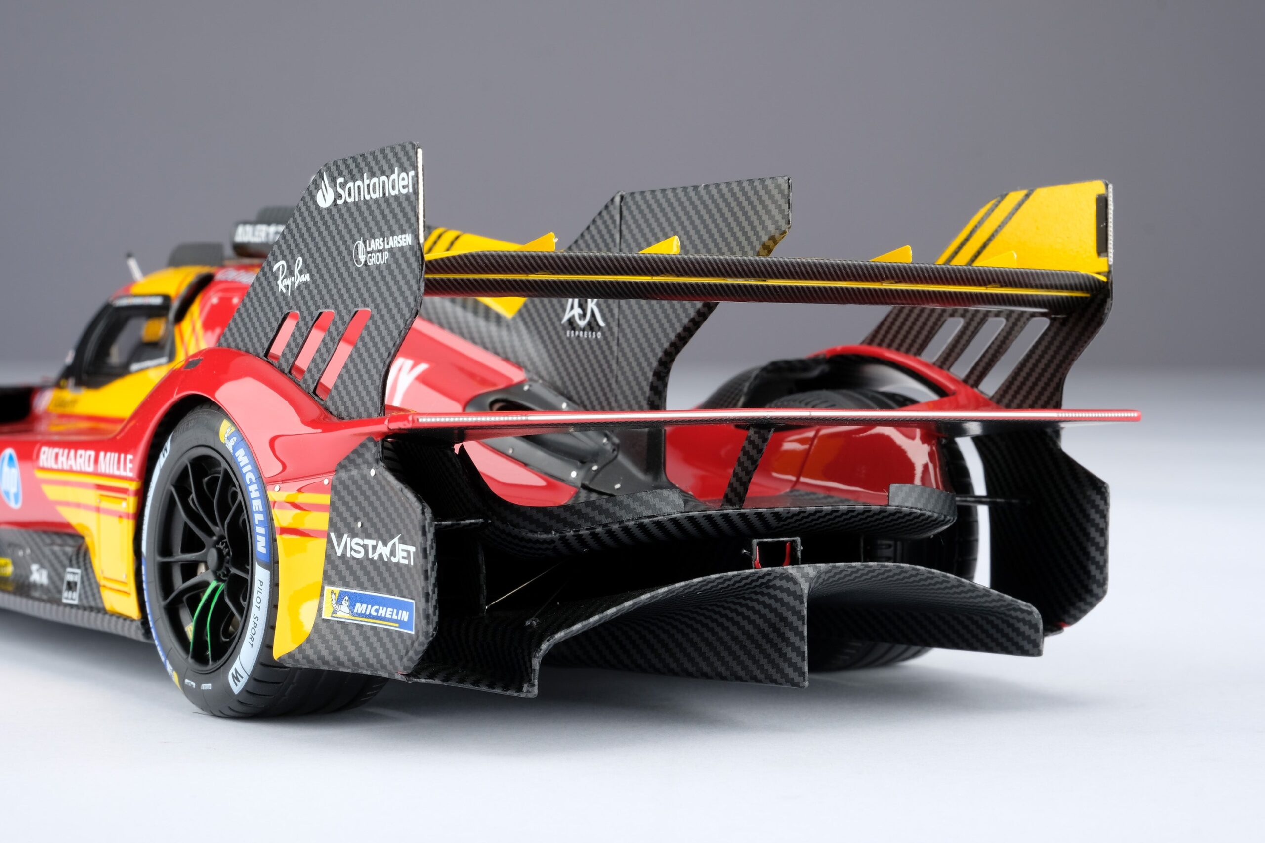 Amalgam Ferrari 499P 2024 Le Mans Winner - Rot | 1:18 – Bild 14