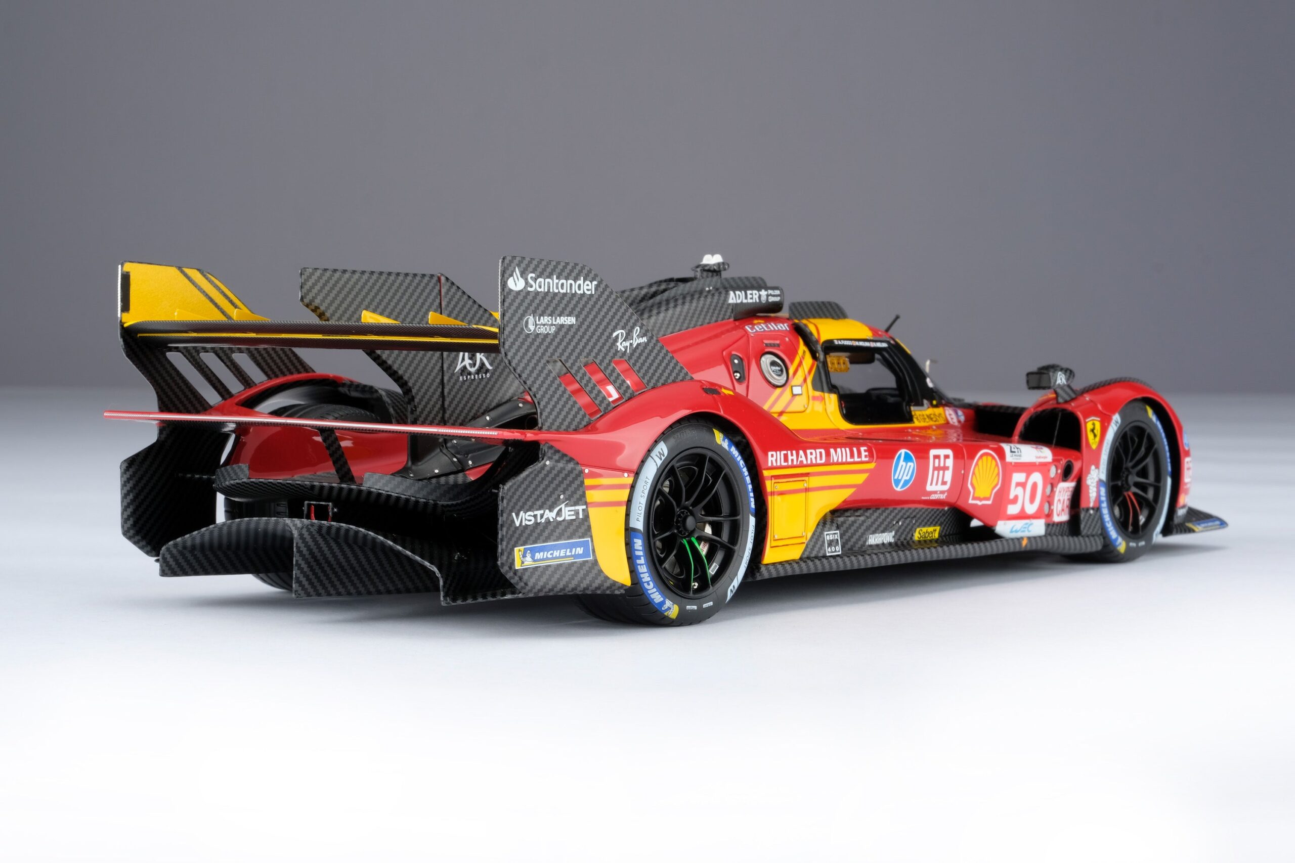 Amalgam Ferrari 499P 2024 Le Mans Winner - Rot | 1:18 – Bild 16
