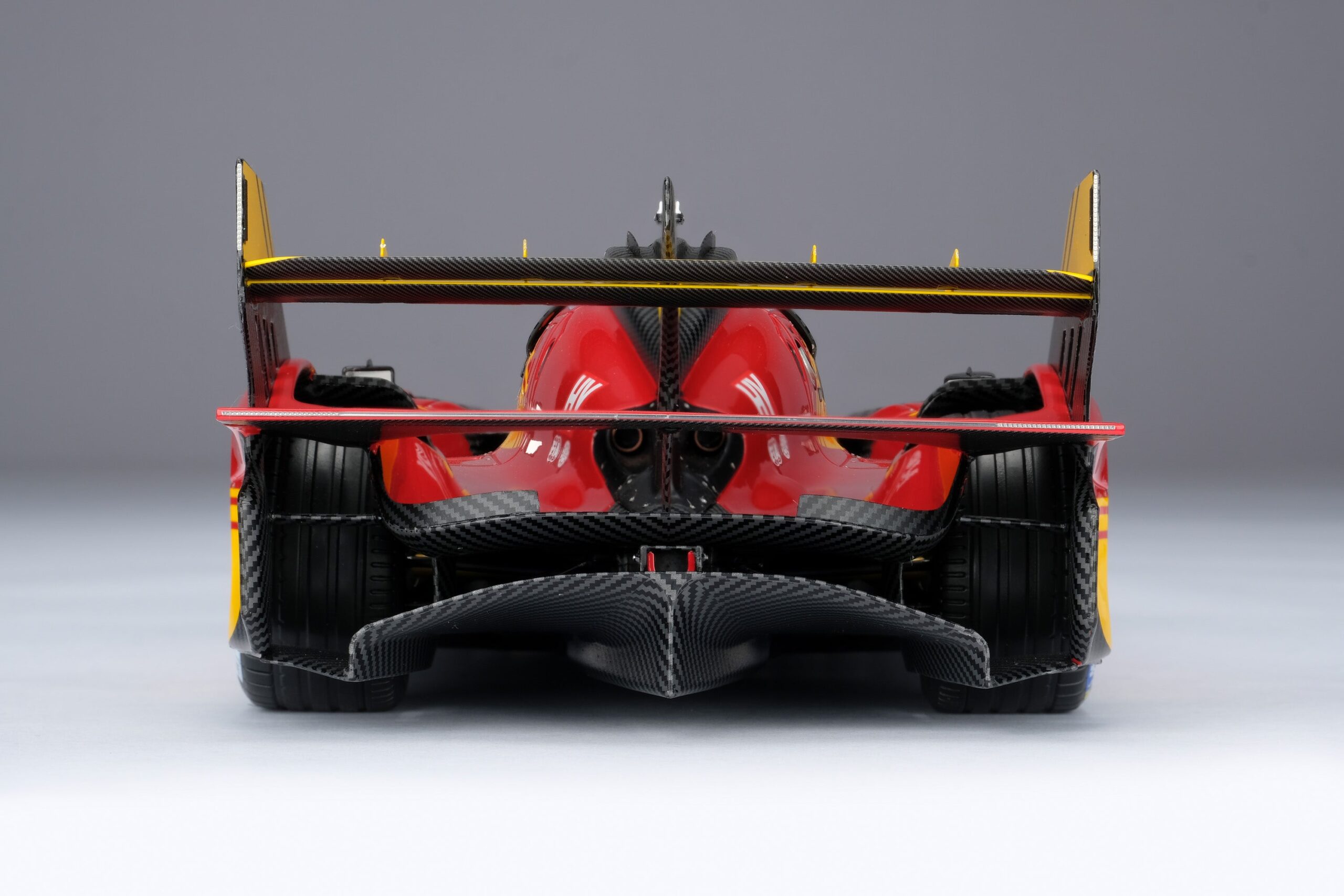 Amalgam Ferrari 499P 2024 Le Mans Winner - Rot | 1:18 – Bild 15