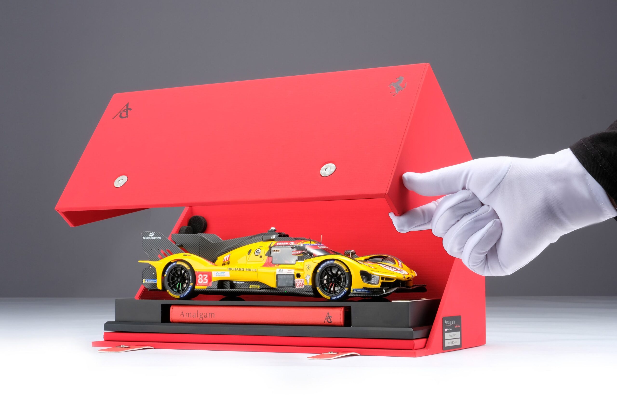 Amalgam Ferrari 499P 2025 Le Mans Winner #83 - Gelb | 1:18 – Bild 19