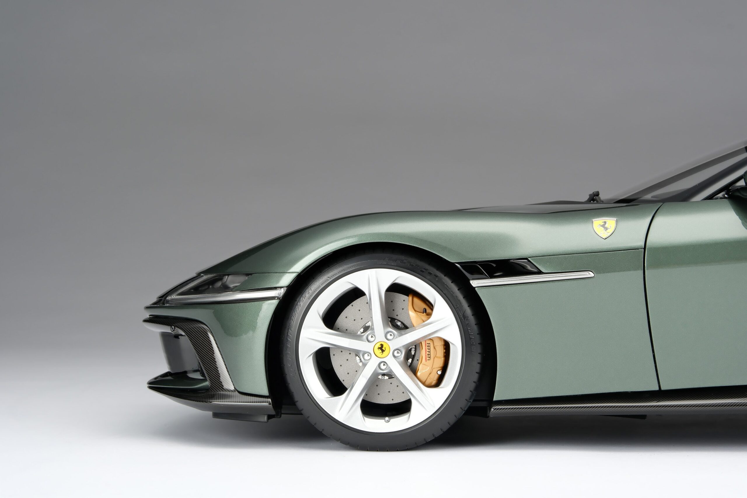Amalgam Ferrari 12Cilindri Spider (2024) - Toskana-Grün | 1:8 - Image 17