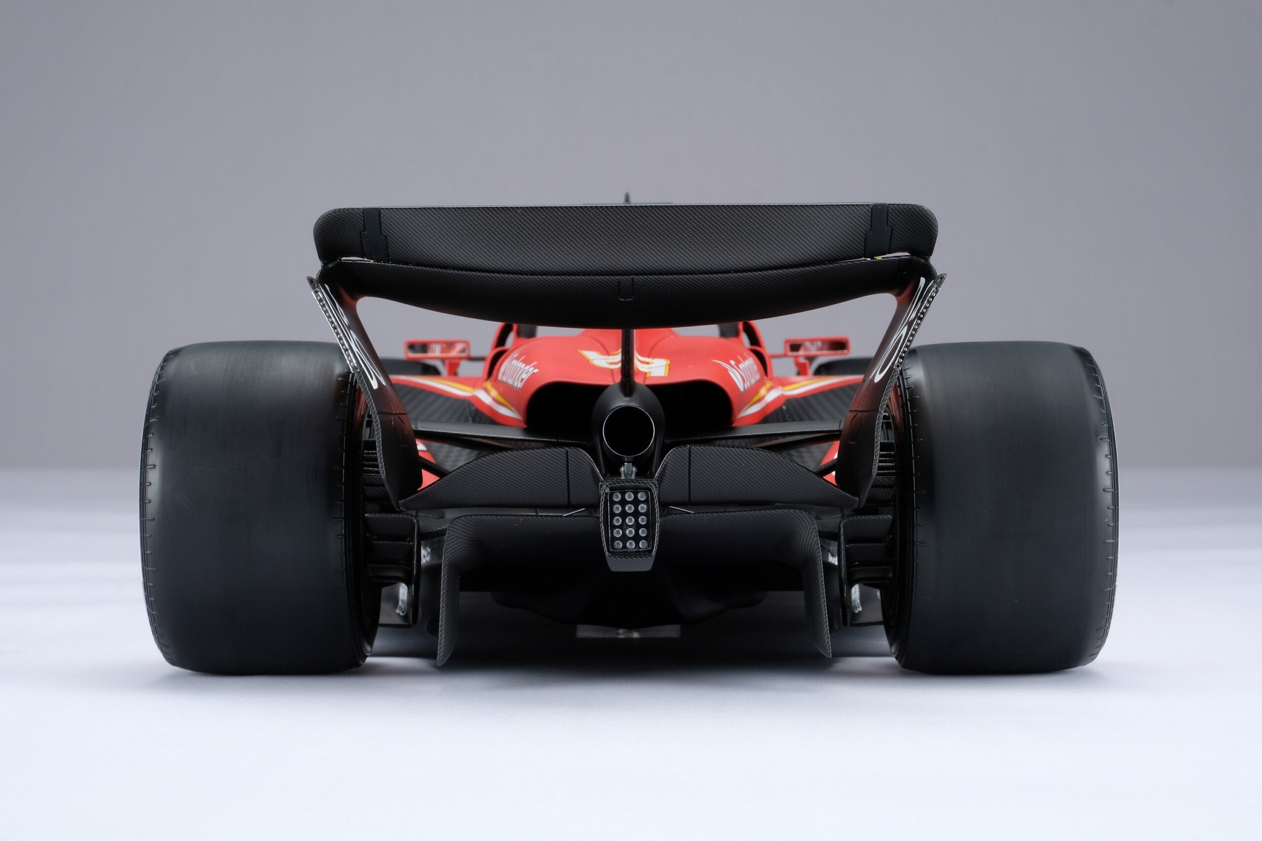 Amalgam Ferrari SF-24 2024 Australian Grand Prix - Rot | 1:8 - Image 27