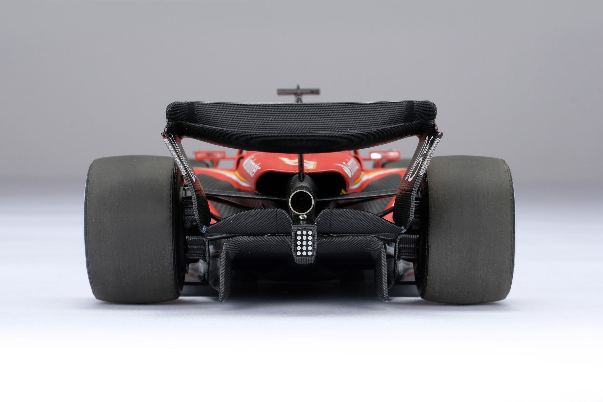 Amalgam Ferrari SF-24 2024 Australian Grand Prix - Rot | 1:18 – Bild 29