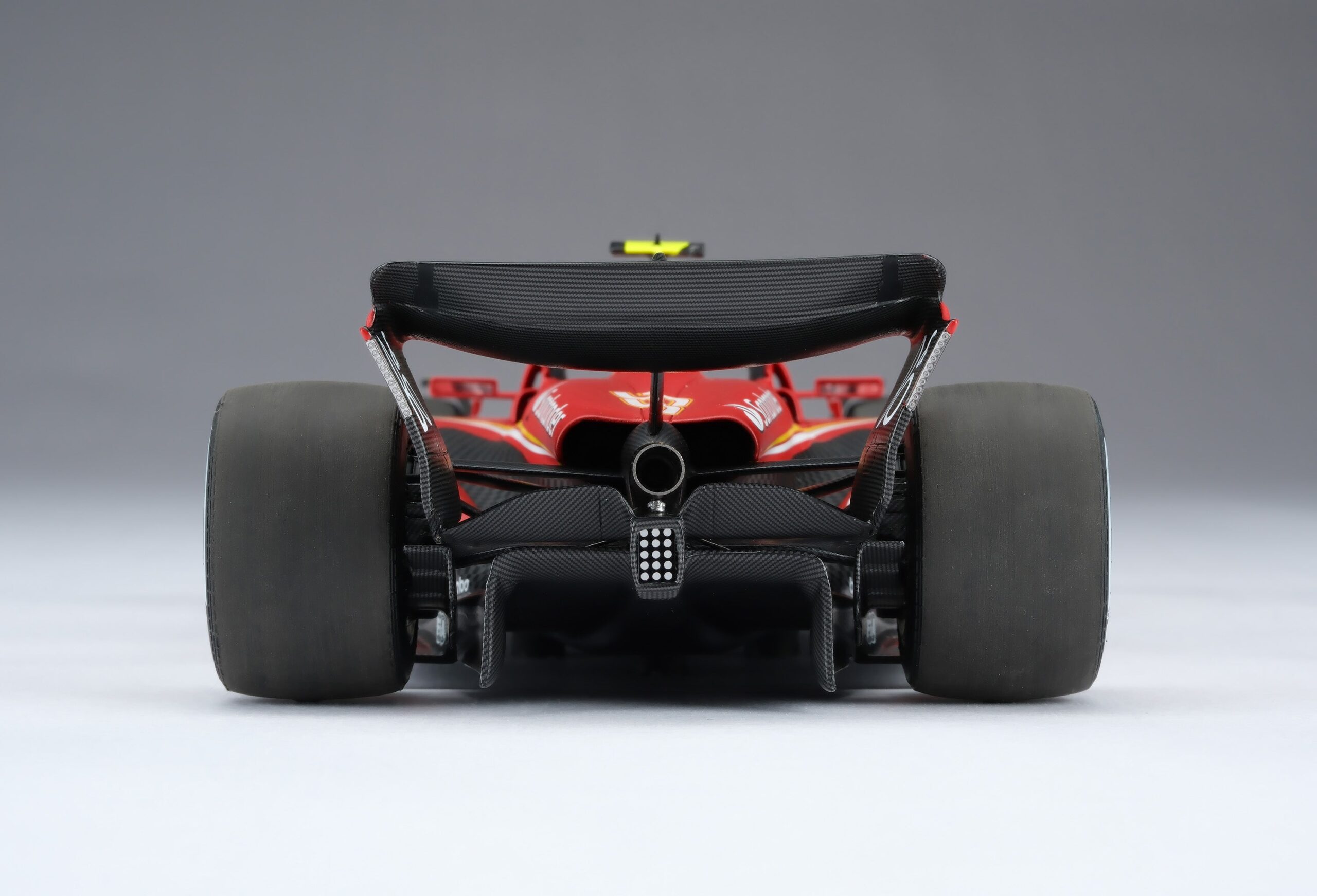 Amalgam Ferrari SF-24 2024 Australian Grand Prix - Rot | 1:18 – Bild 15