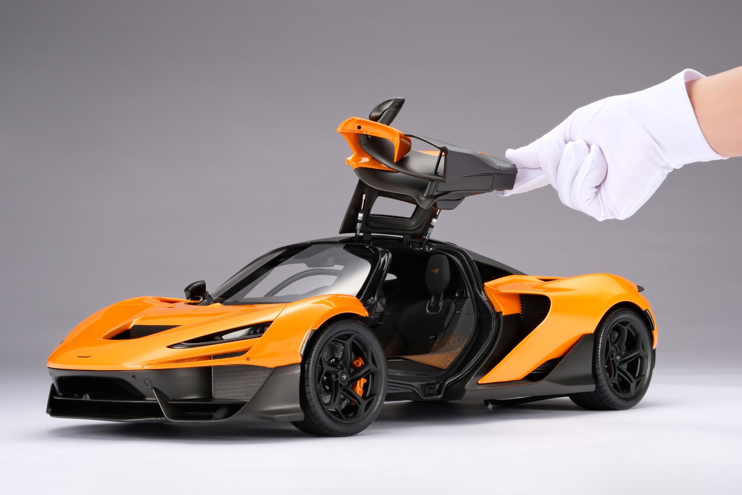 Amalgam McLaren W1 Launch Specification - Papaya-Orange | 1:8 - Image 8