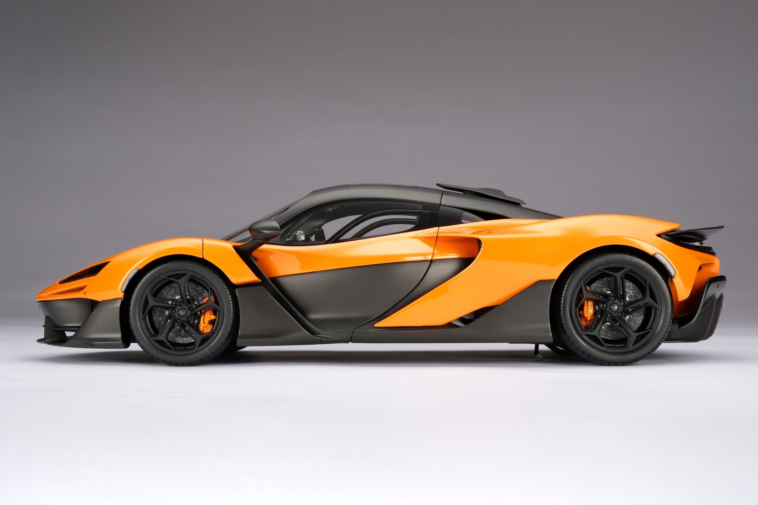 Amalgam McLaren W1 Launch Specification - Papaya-Orange | 1:8 - Image 9