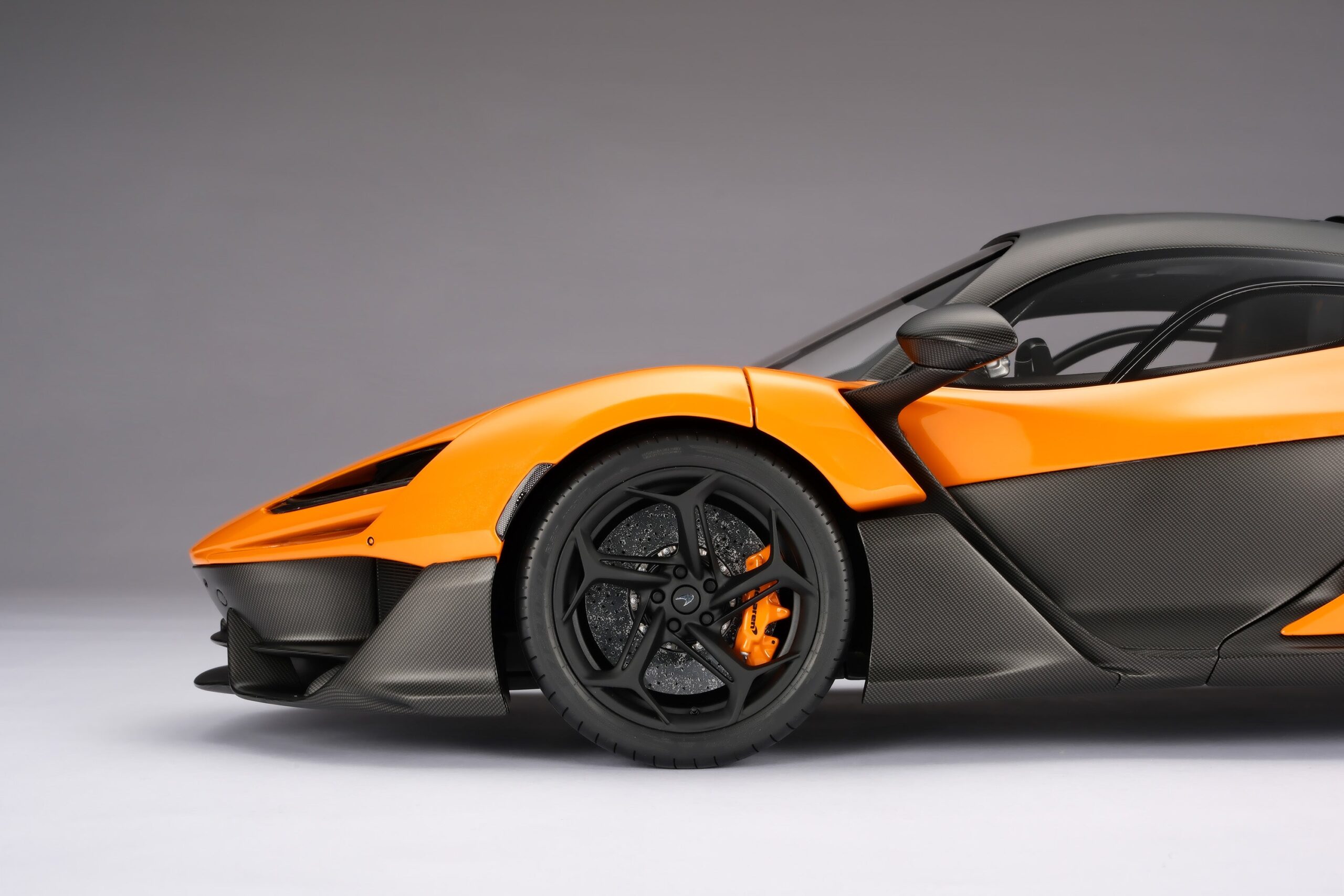 Amalgam McLaren W1 Launch Specification - Papaya-Orange | 1:8 - Image 10