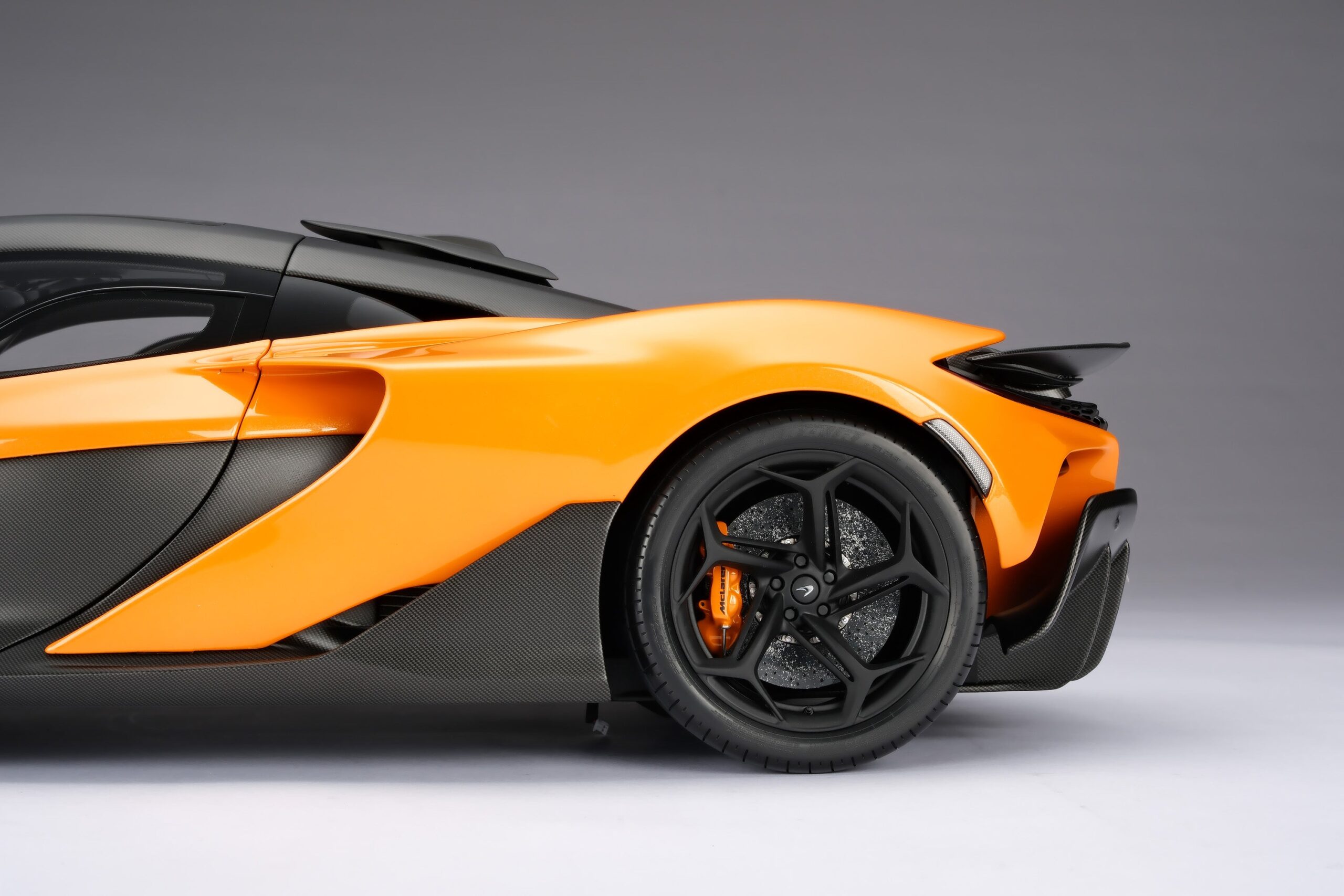 Amalgam McLaren W1 Launch Specification - Papaya-Orange | 1:8 - Image 11