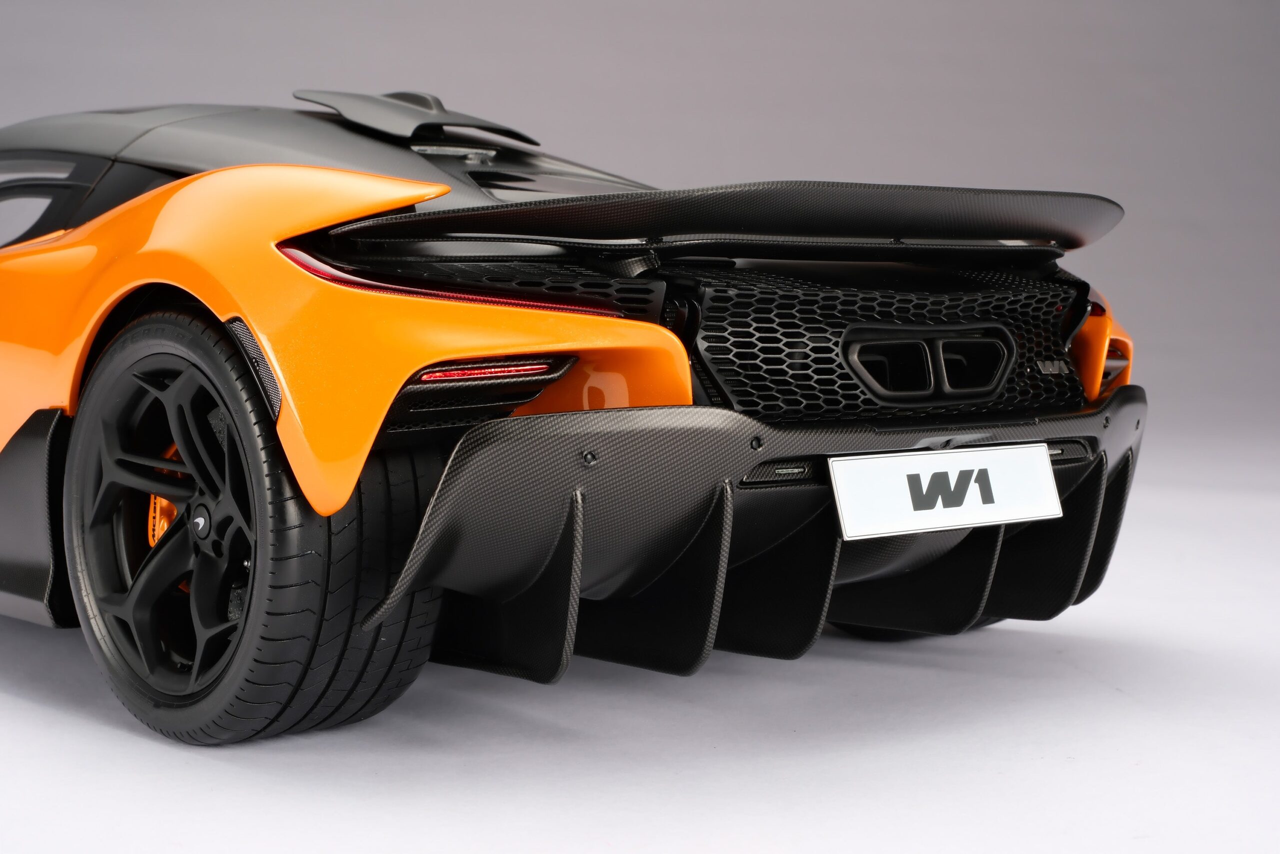 Amalgam McLaren W1 Launch Specification - Papaya-Orange | 1:8 - Image 15