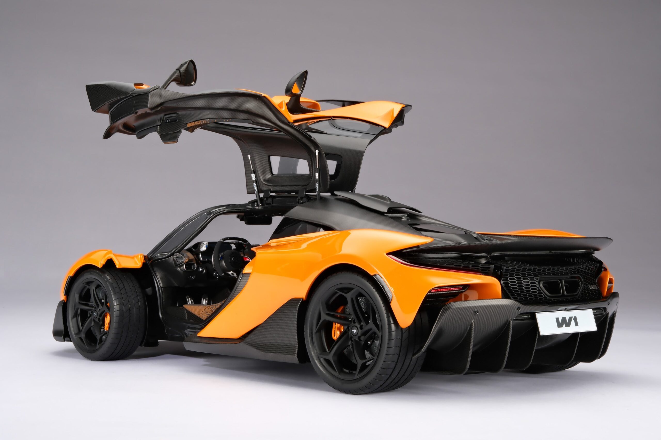 Amalgam McLaren W1 Launch Specification - Papaya-Orange | 1:8 - Image 14