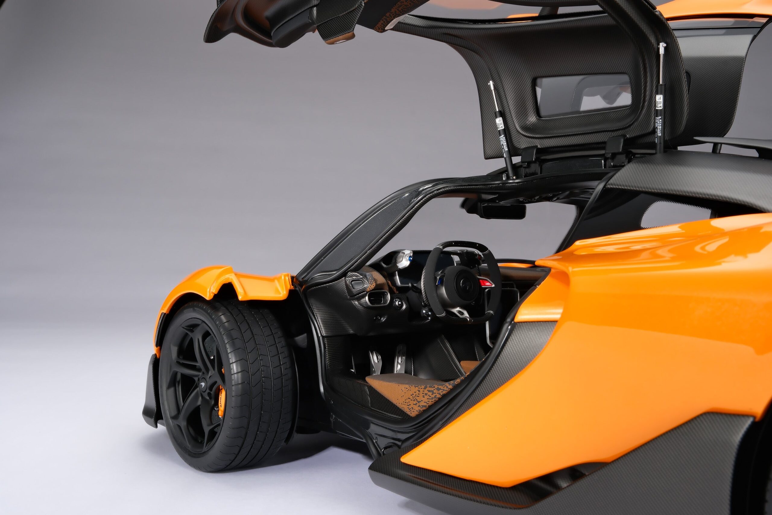 Amalgam McLaren W1 Launch Specification - Papaya-Orange | 1:8 - Image 13