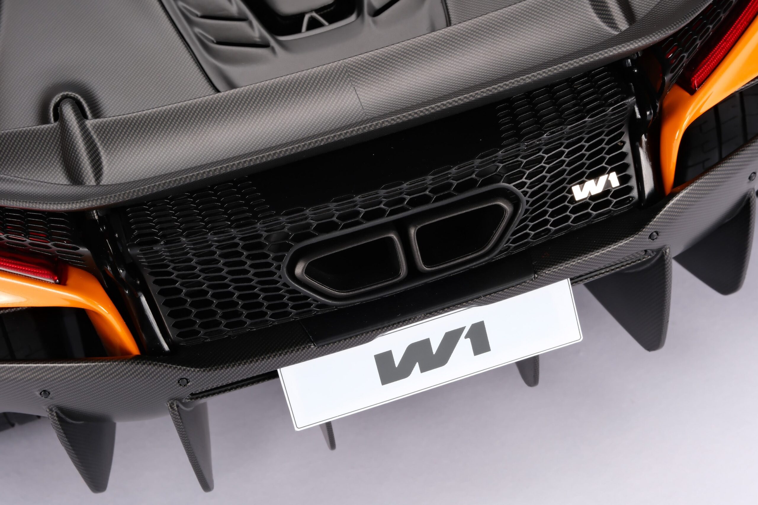 Amalgam McLaren W1 Launch Specification - Papaya-Orange | 1:8 - Image 16